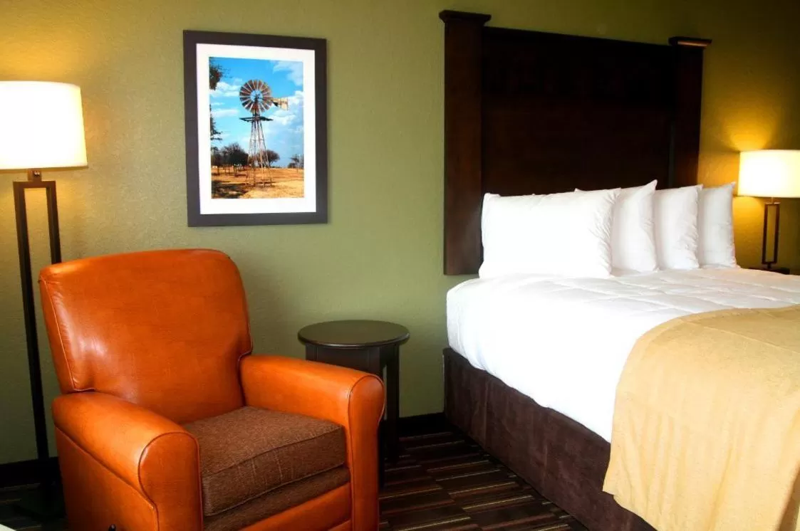 Bedroom, Bed in Comfort Inn & Suites Beeville