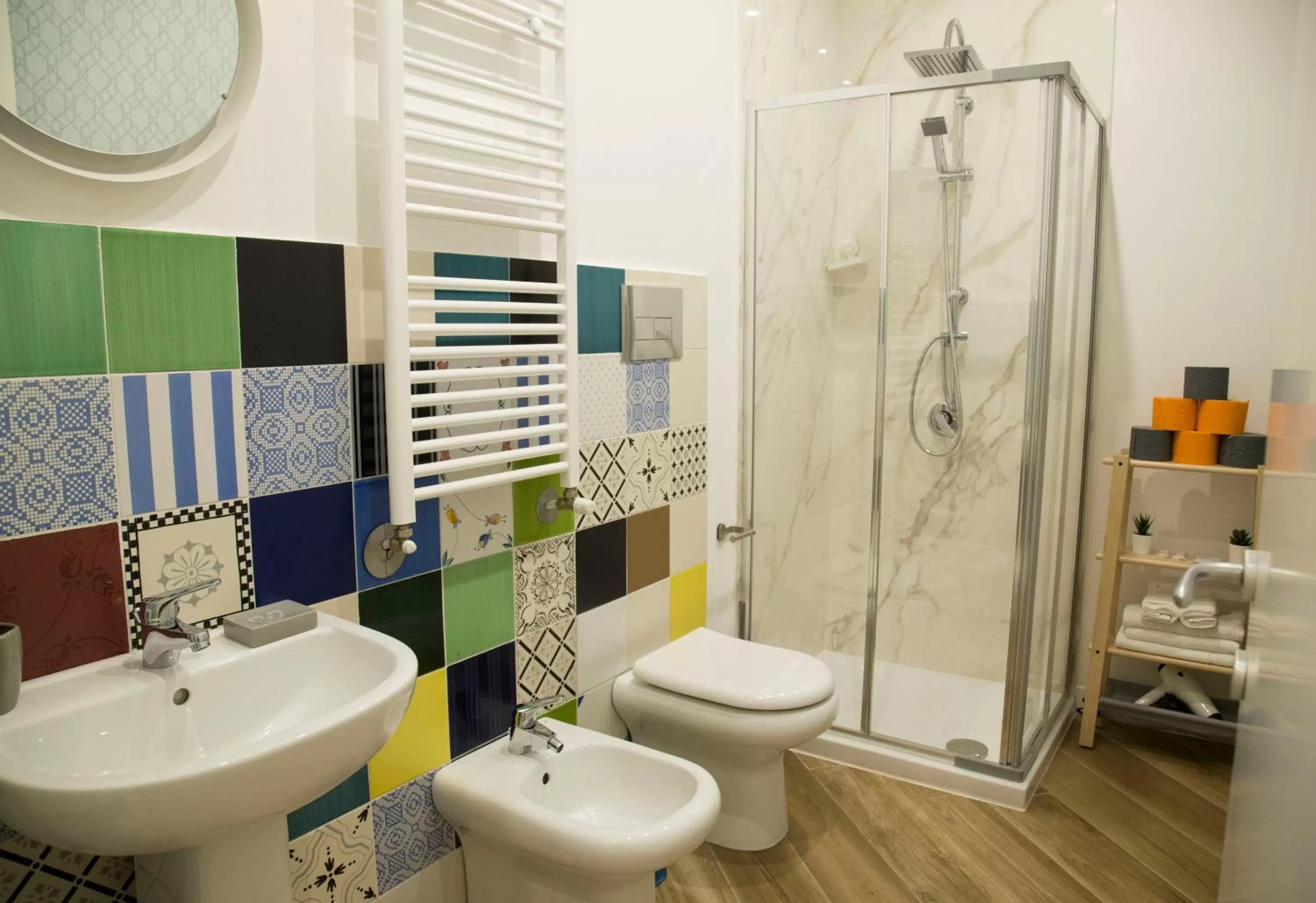 Shower, Bathroom in Garibaldi Rooms