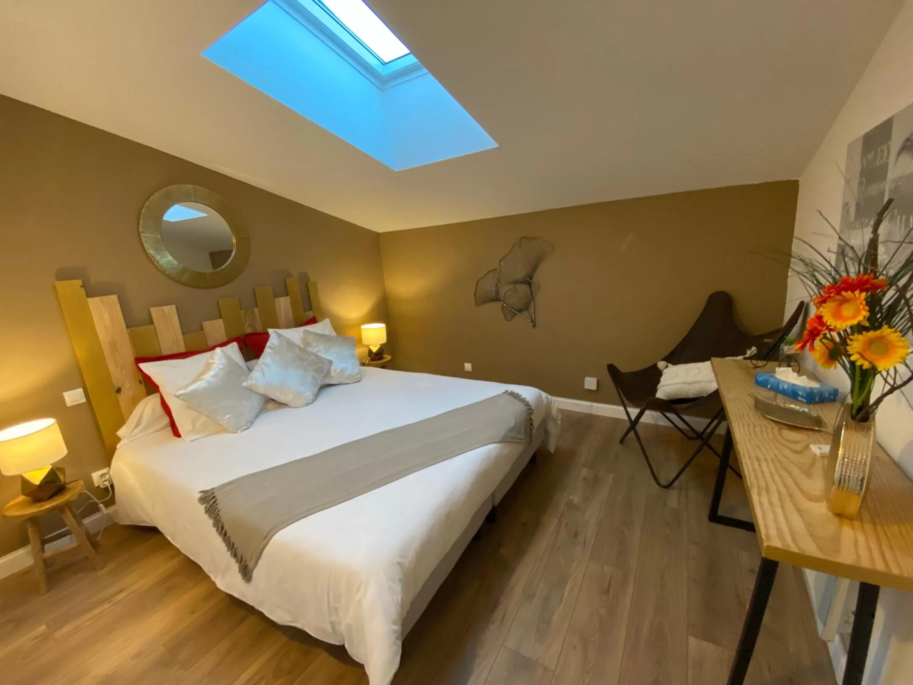 Double Room with Private External Bathroom in Le Relais de la Chouette