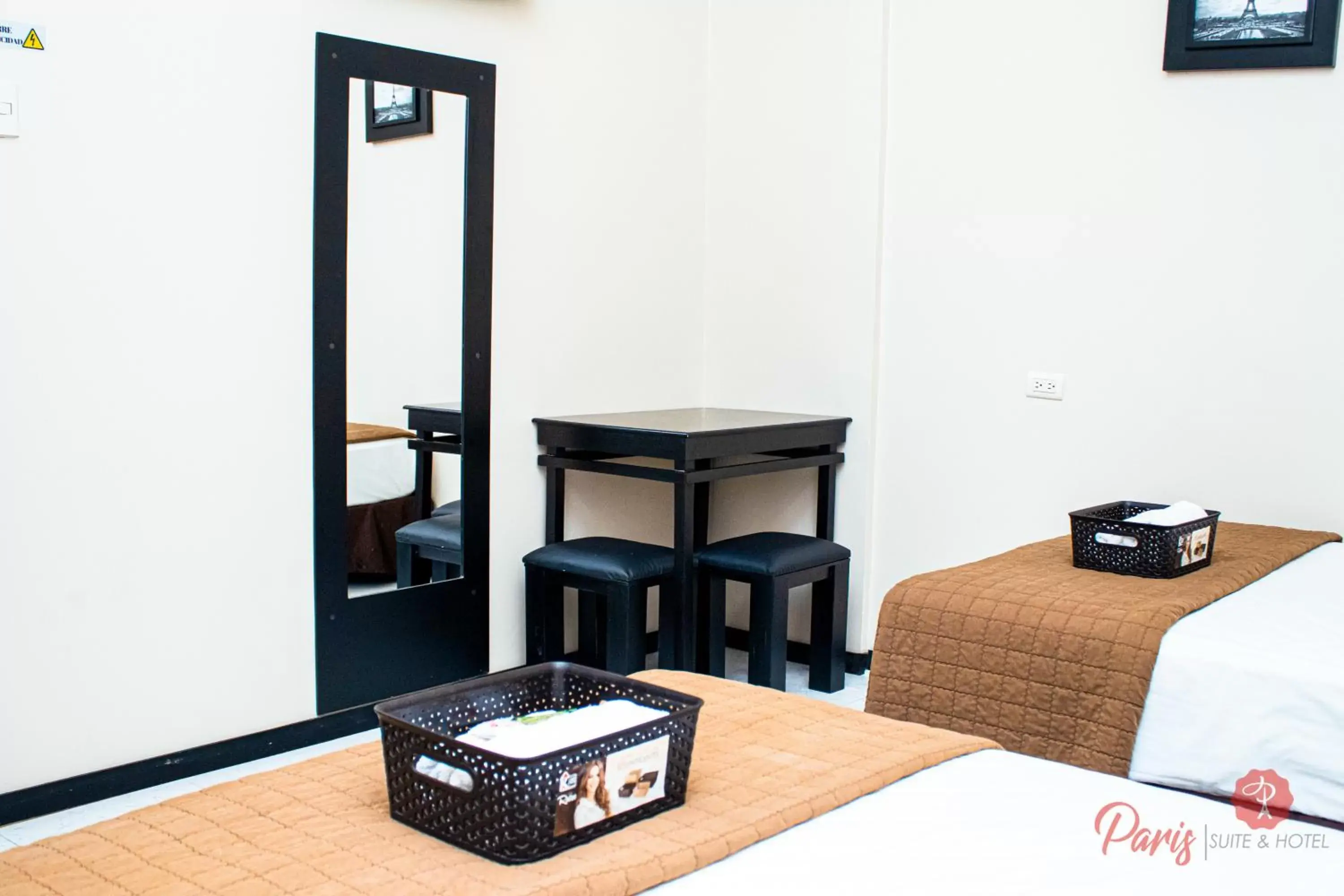 Twin Room in Paris Suite Hotel Twin Room in Paris Suite Hotel