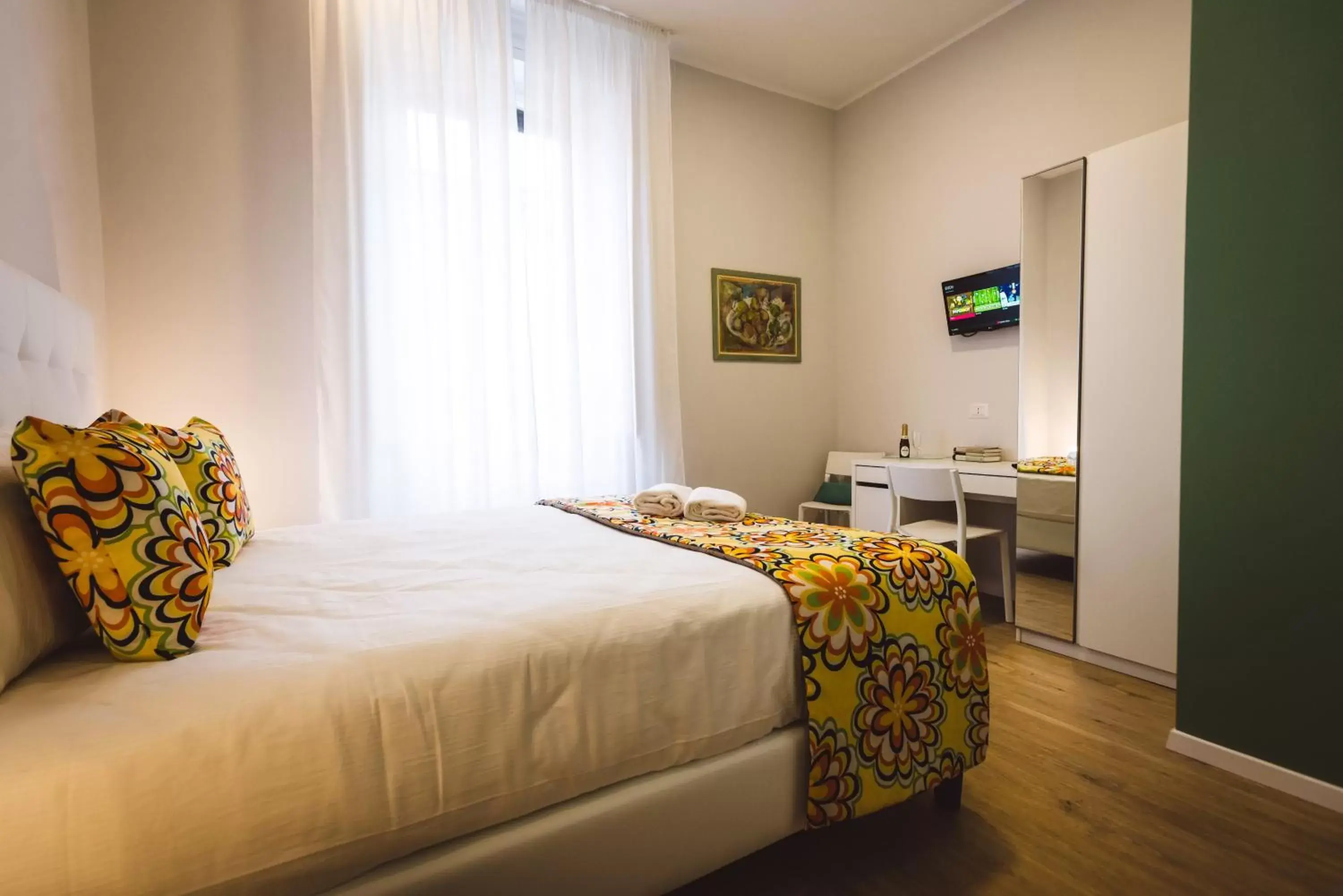 Double or Twin Room with Private Bathroom in Angelina Rooms in Rome Double or Twin Room with Private Bathroom in Angelina Rooms in Rome