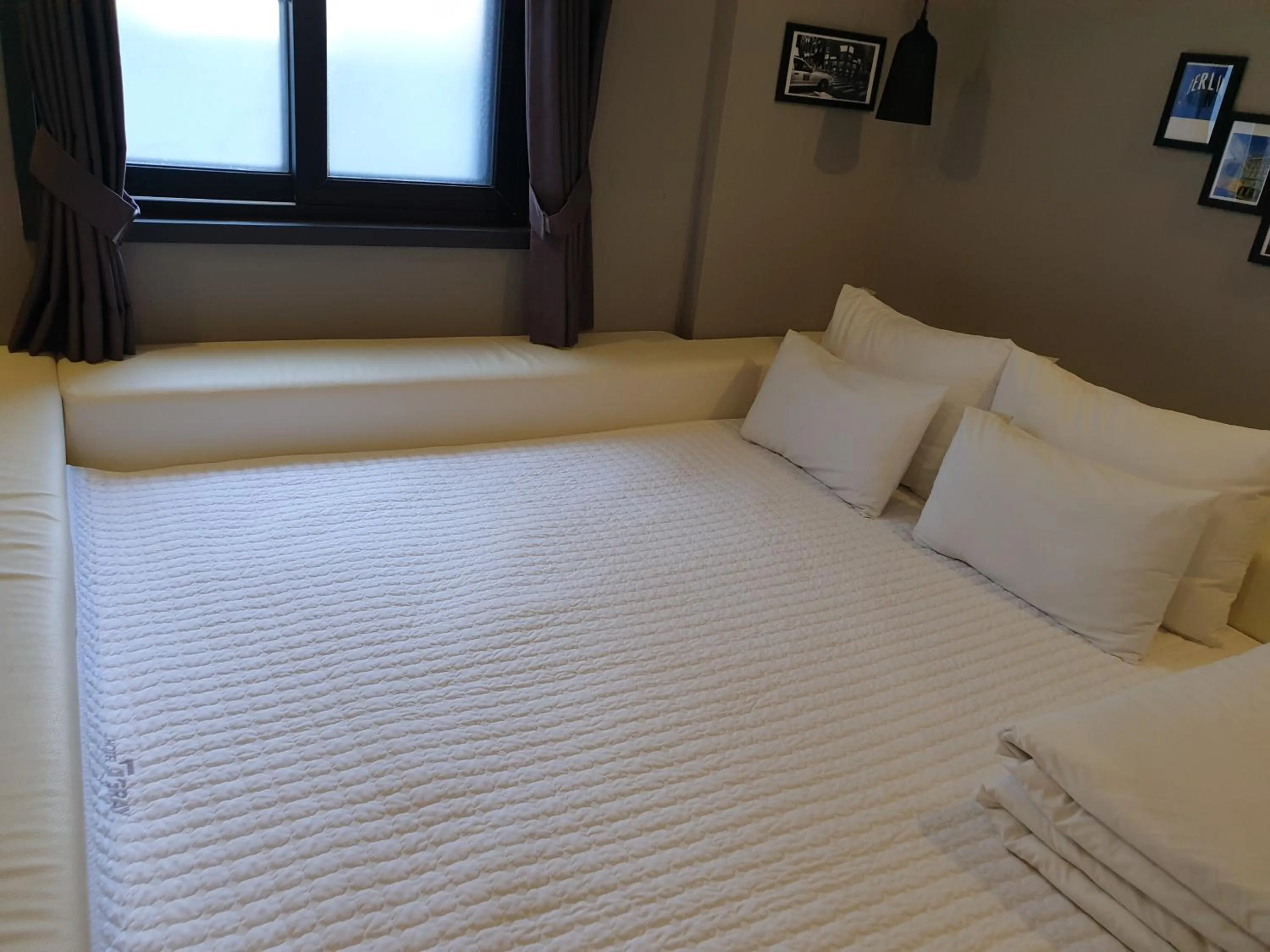 Bed in Hotel Gray