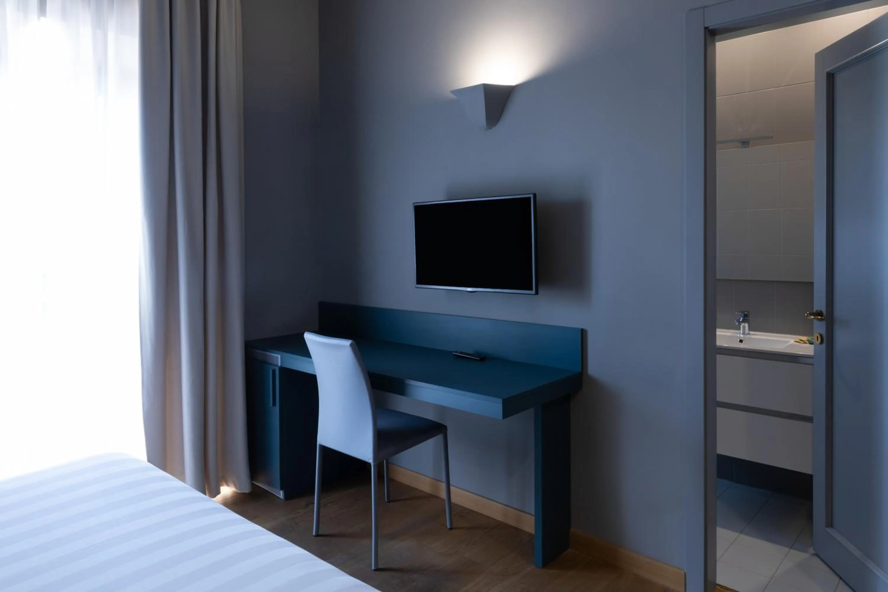 TV and multimedia, Bed in Hotel Enzo