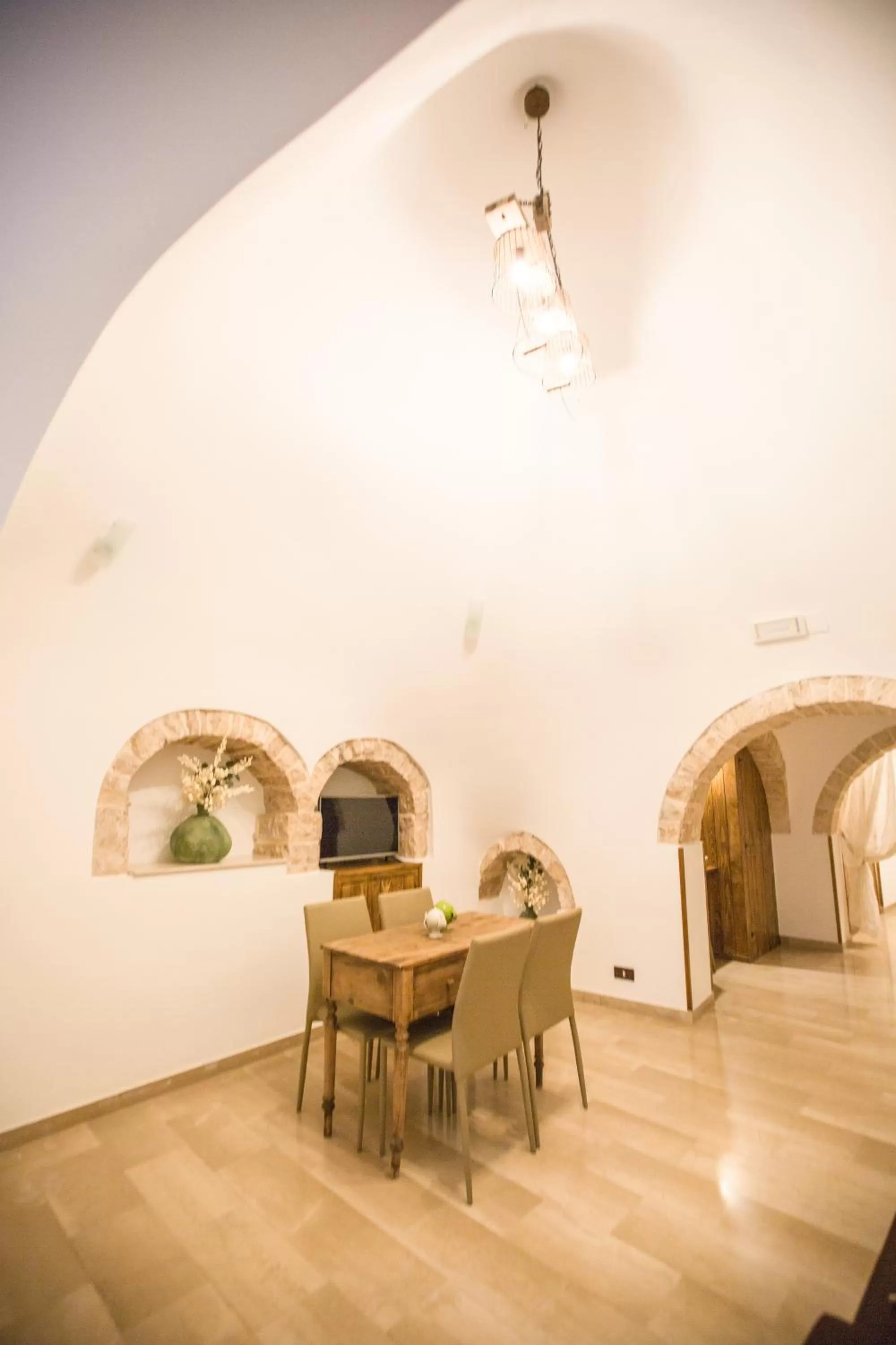 Dining Area in Trulli Antichi Mestieri - Widespread Trulli in the historic center