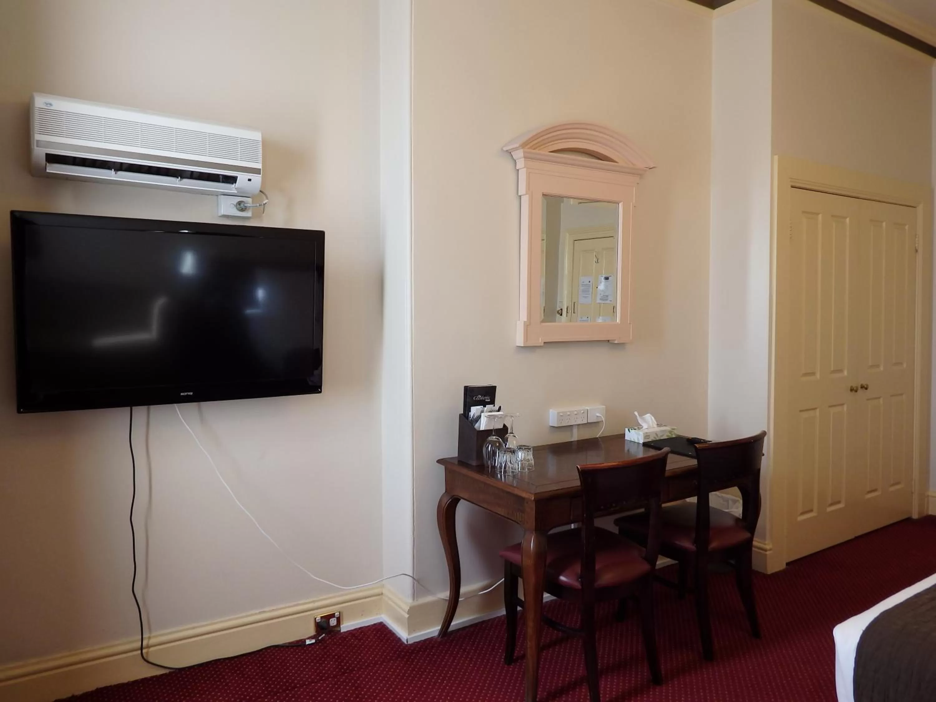 TV and multimedia in The Glenferrie Hotel Hawthorn