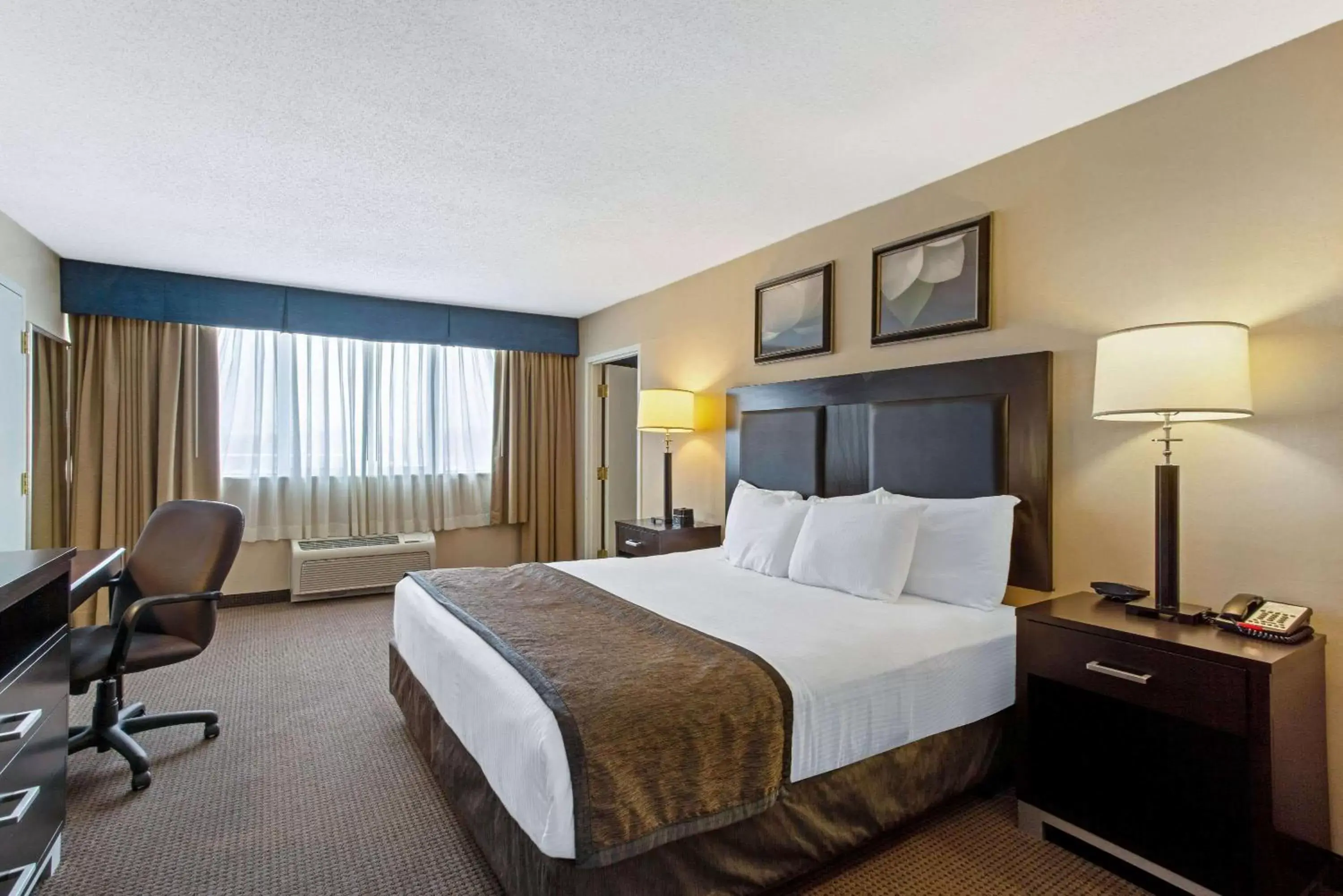 1 King Bed, Mobility/Hearing Impaired Accessible, One Bedroom Suite, Non-Smoking in La Quinta by Wyndham Manchester 1 King Bed, Mobility/Hearing Impaired Accessible, One Bedroom Suite, Non-Smoking in La Quinta by Wyndham Manchester