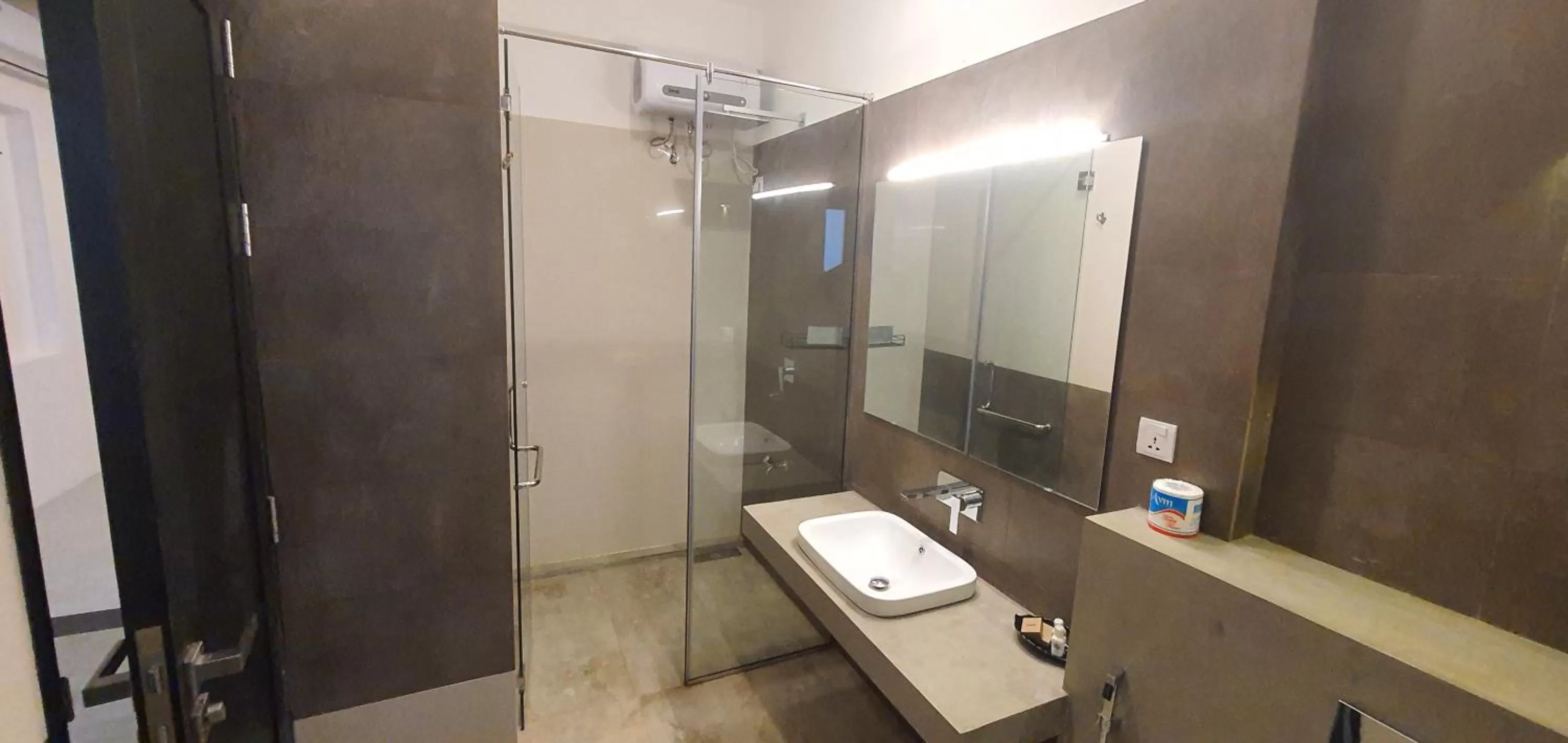 Bathroom in Hotel Kandyan View ''Free pickup from Kandy city''