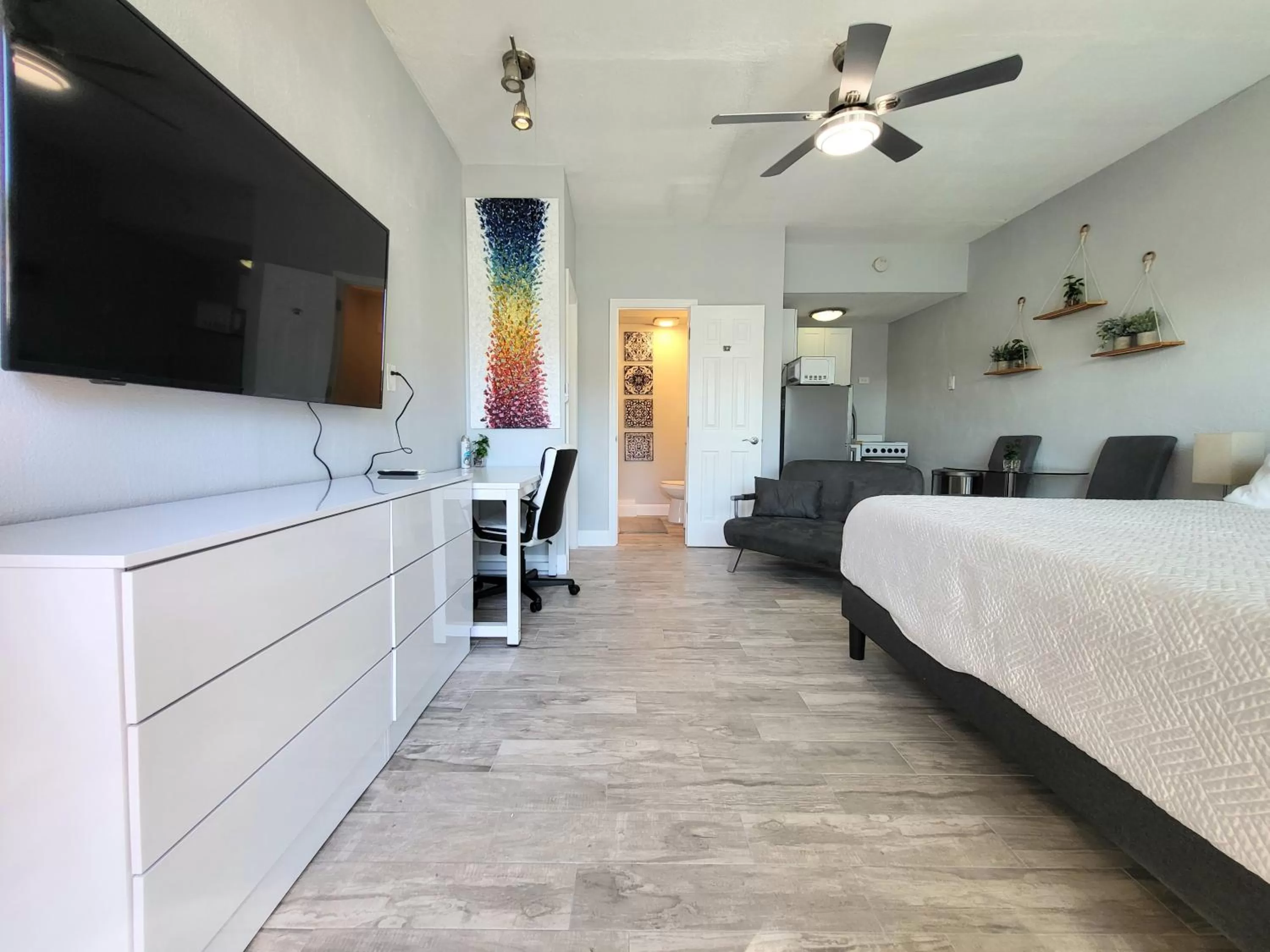 Bedroom, Bed in Barefoot mailman motel