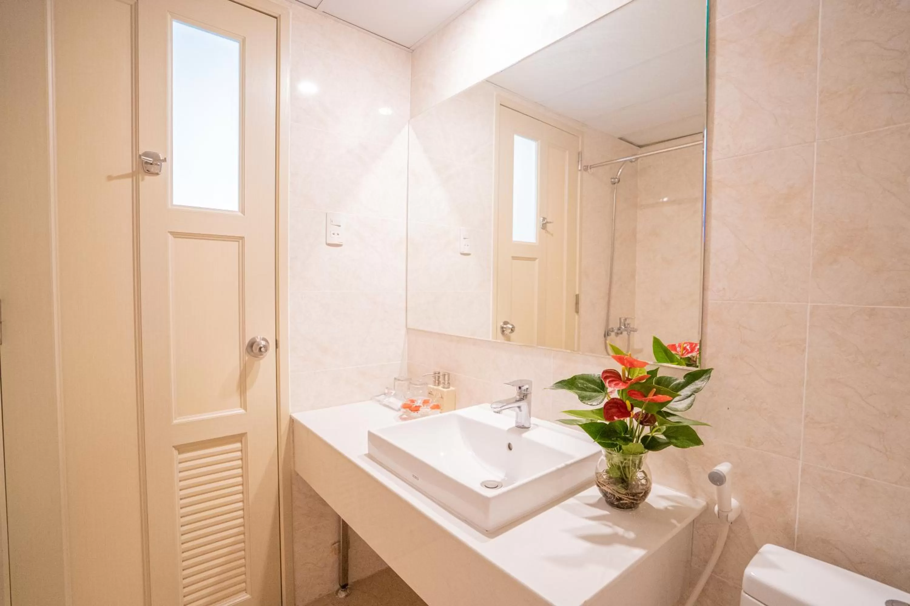 Bathroom in Annata Beach Hotel