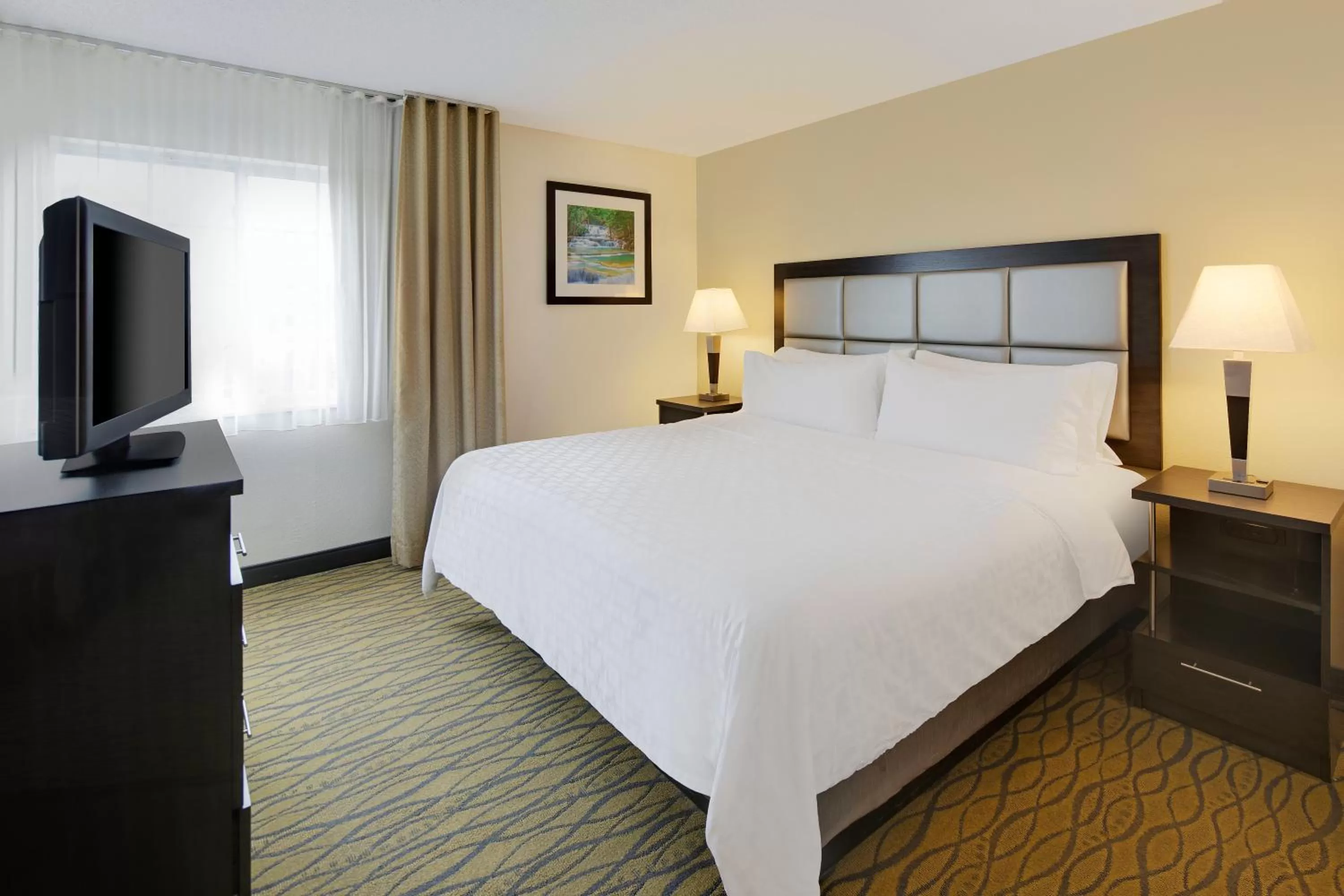 Photo of the whole room, Bed in Candlewood Suites Rogers-Bentonville by IHG