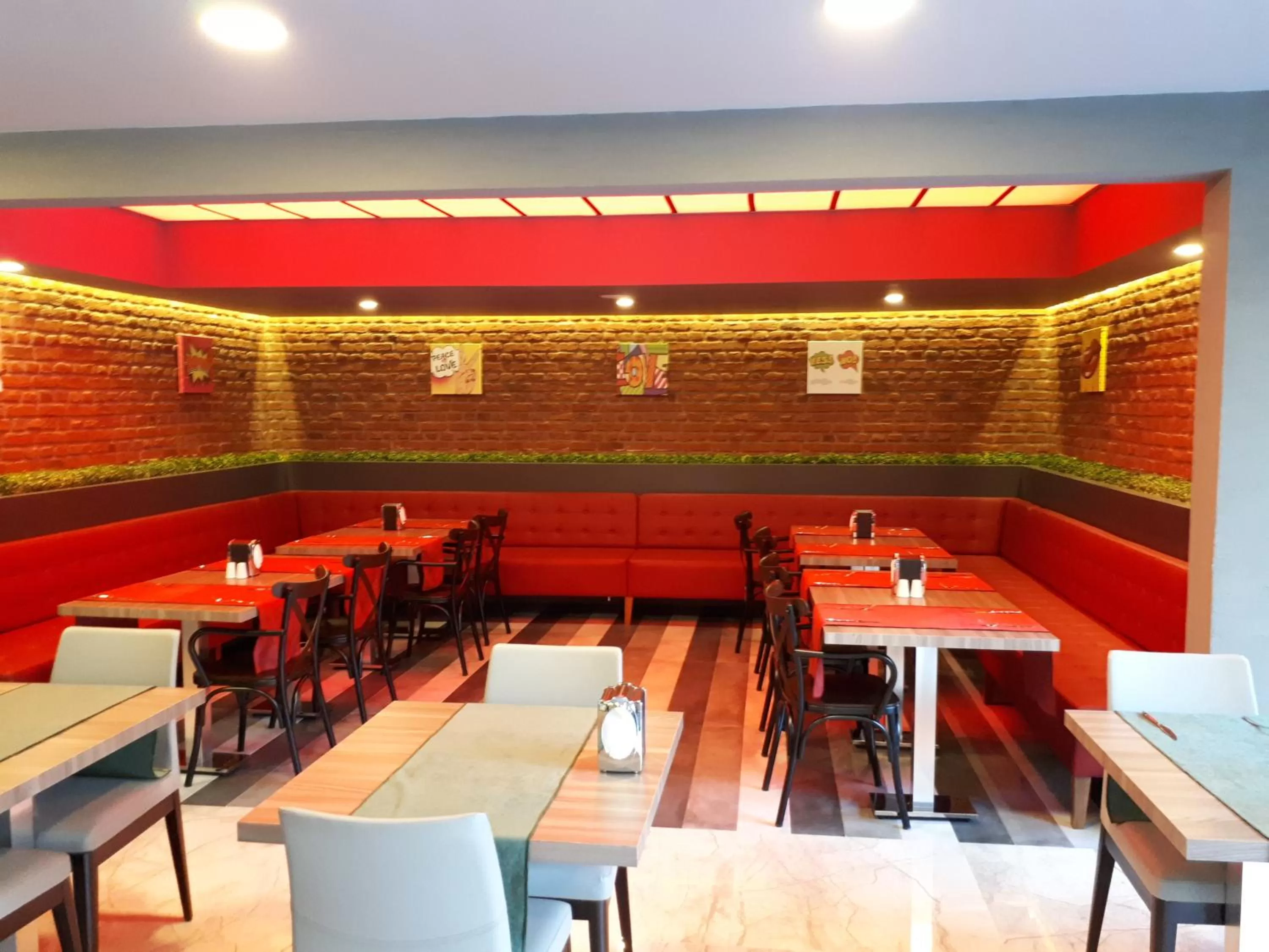 Restaurant/places to eat in Ramira City Hotel - Adult Only (16+)