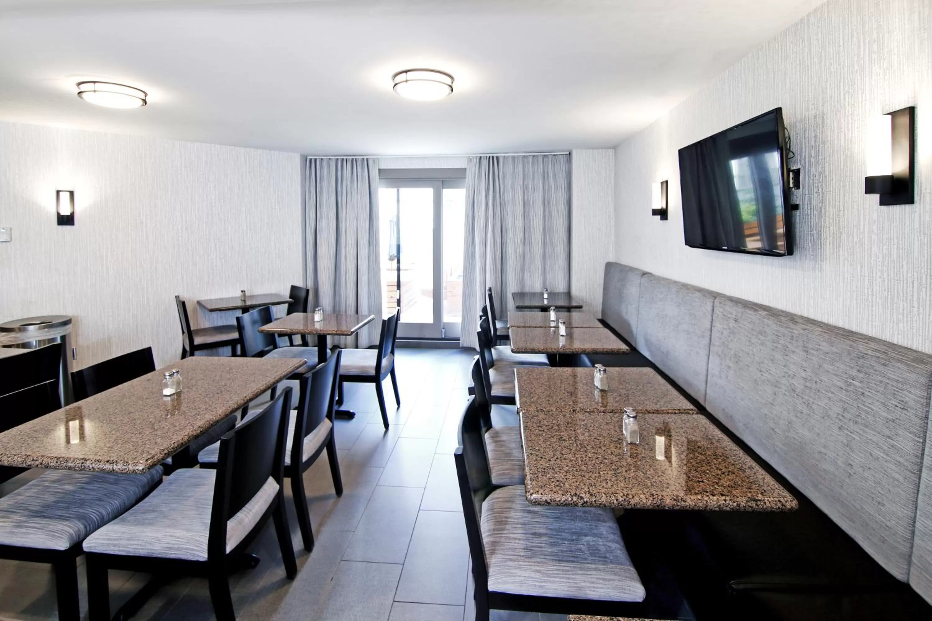 Restaurant/places to eat in Best Western Plus Banff International Lodge