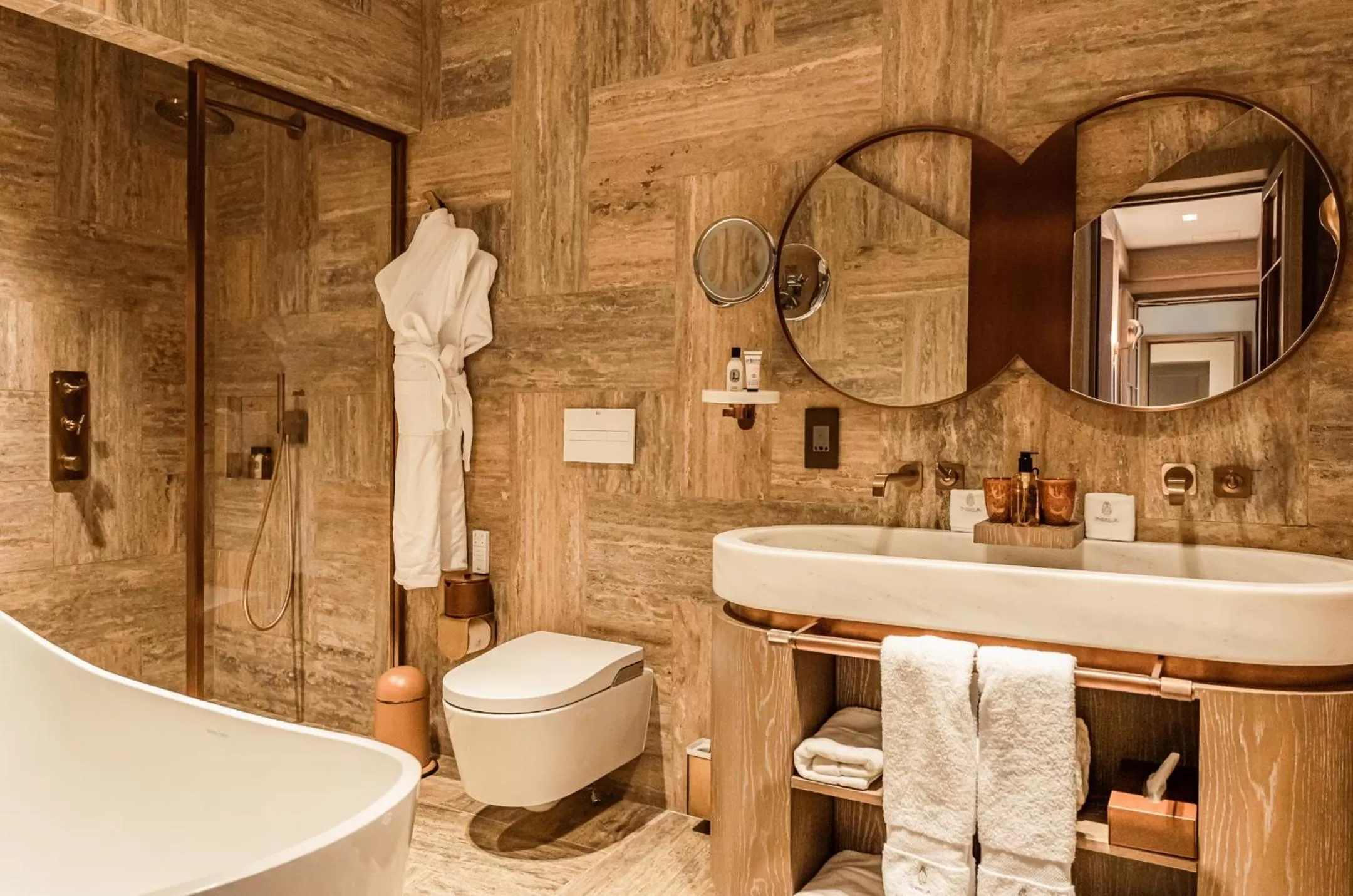 Shower in Iniala Harbour House