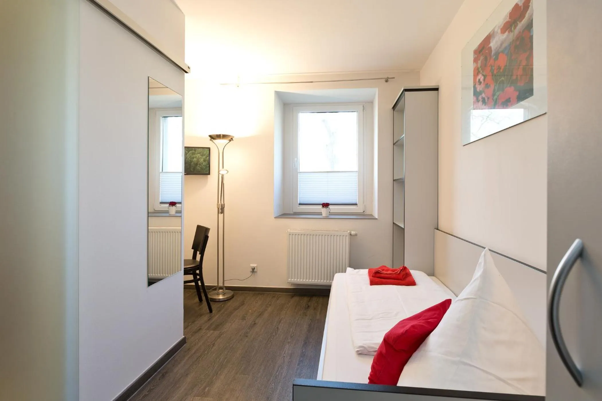 Photo of the whole room, Bed in Hotel zwischen den Seen