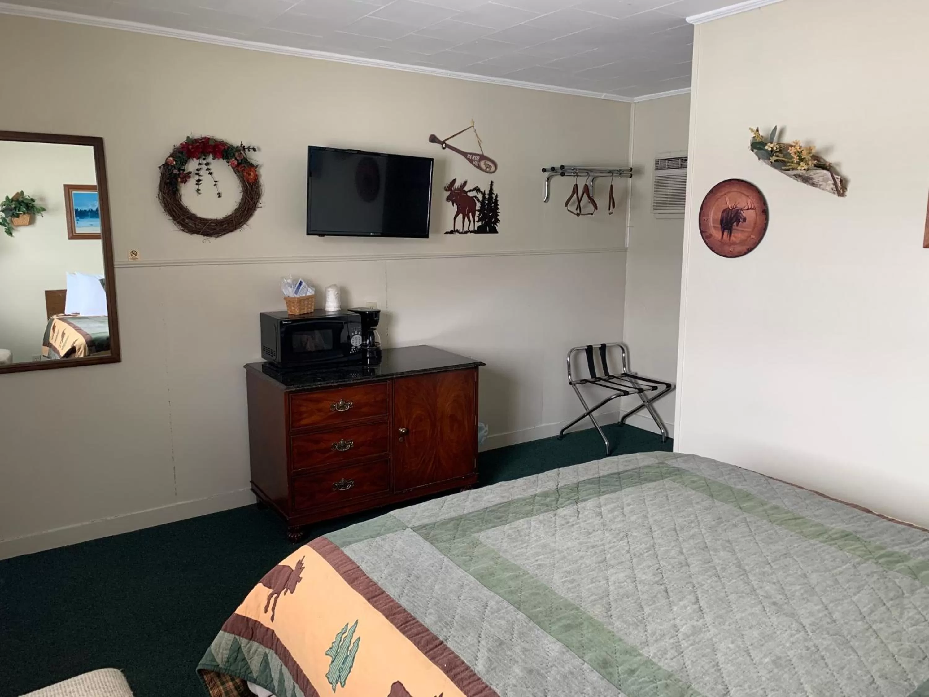 Bed in carrollmotel and cottages