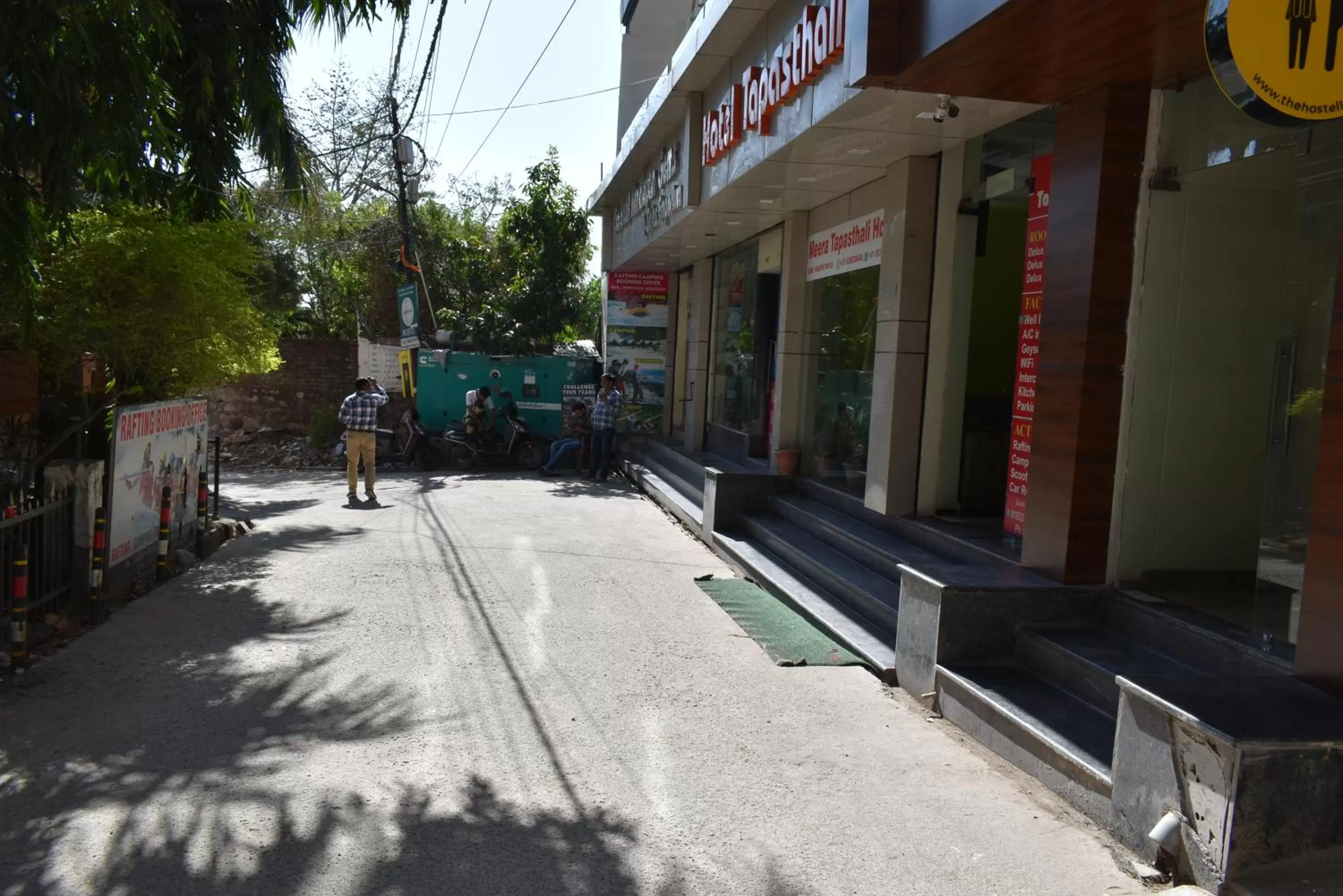 Facade/entrance in Tapasthali by Meera Hotels