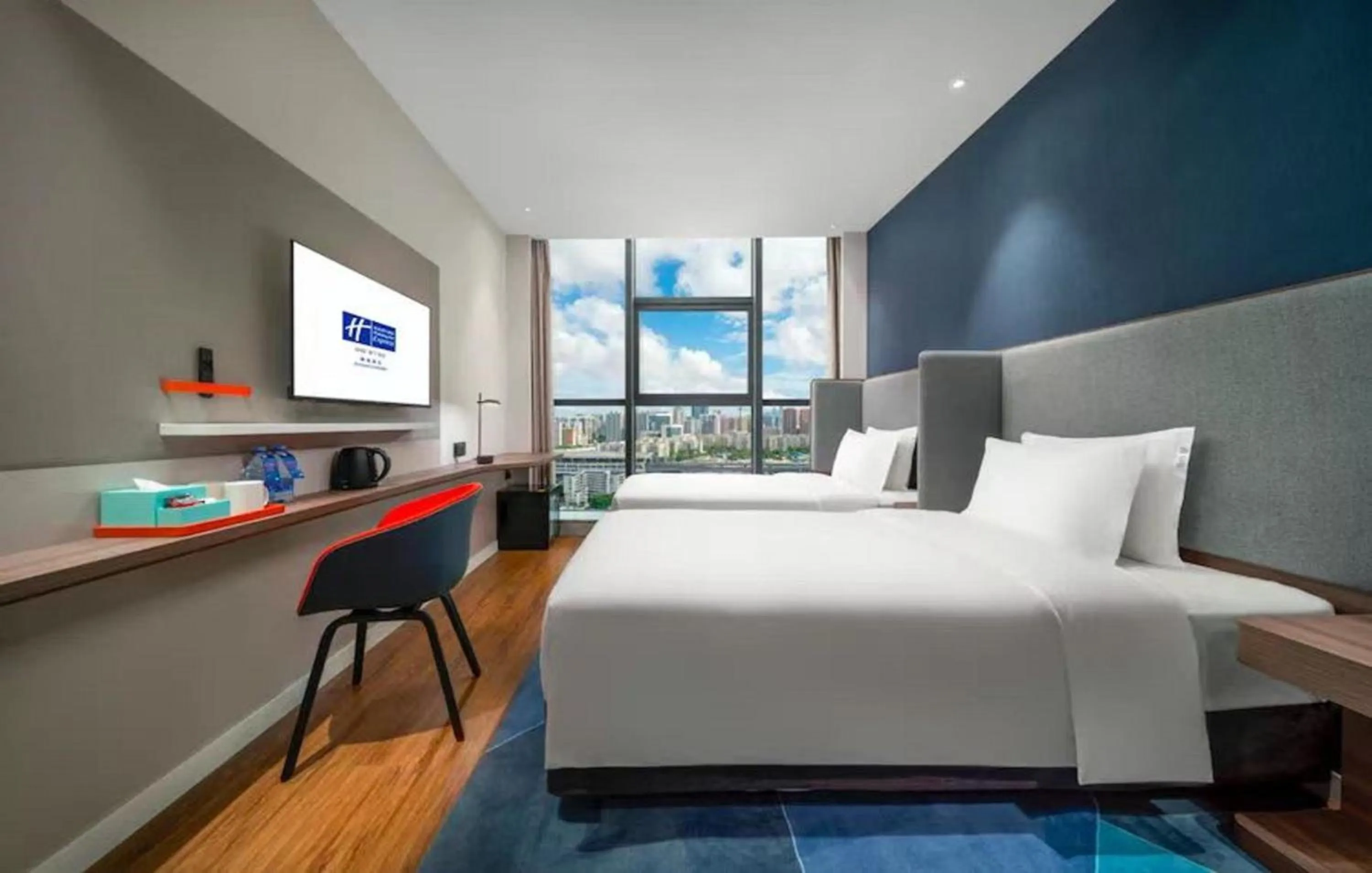 Photo of the whole room, Bed in Holiday Inn Express - Wuhan Optical Valley by IHG