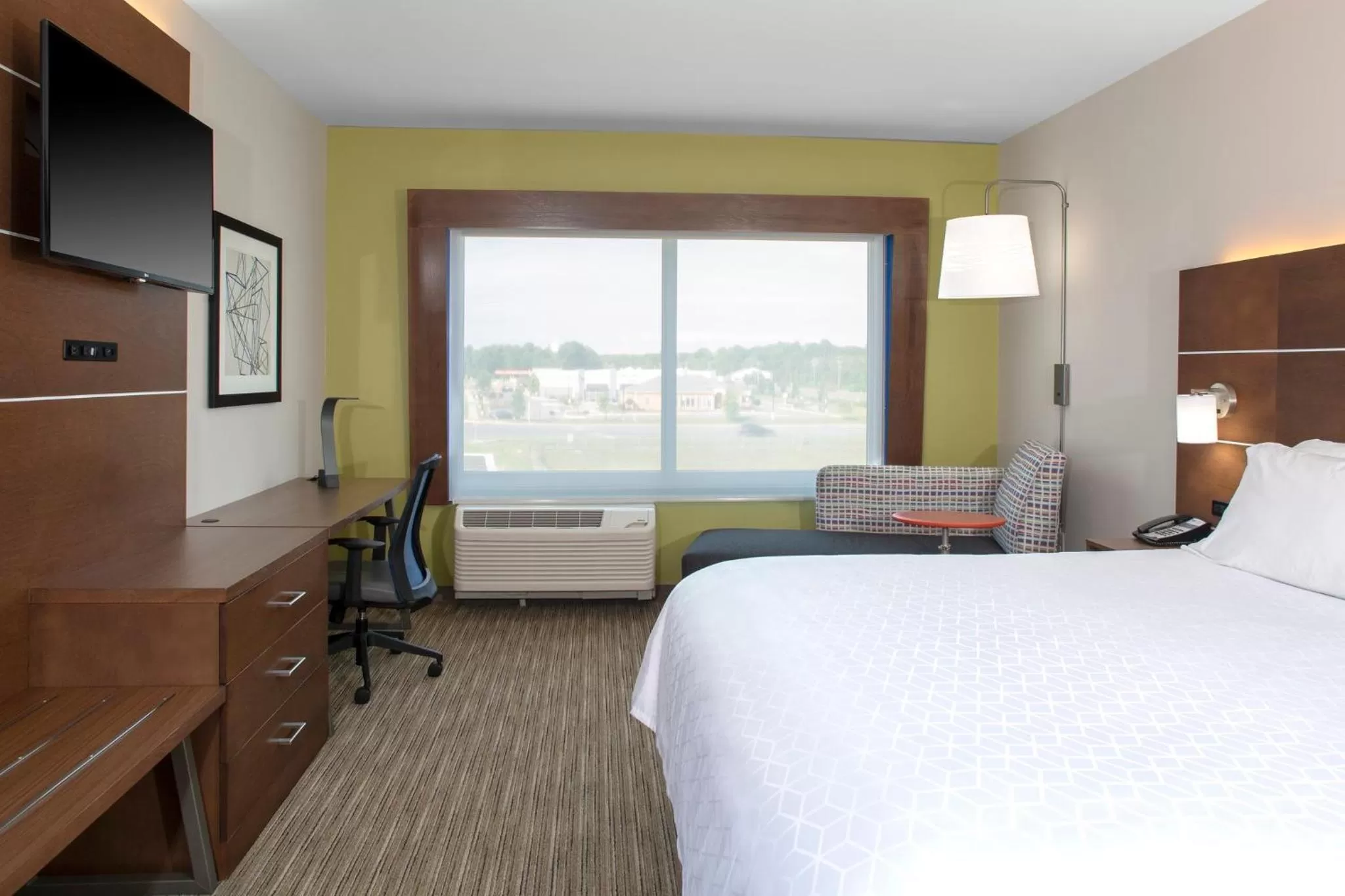 Photo of the whole room, Bed in Holiday Inn Express & Suites - King George - Dahlgren by IHG