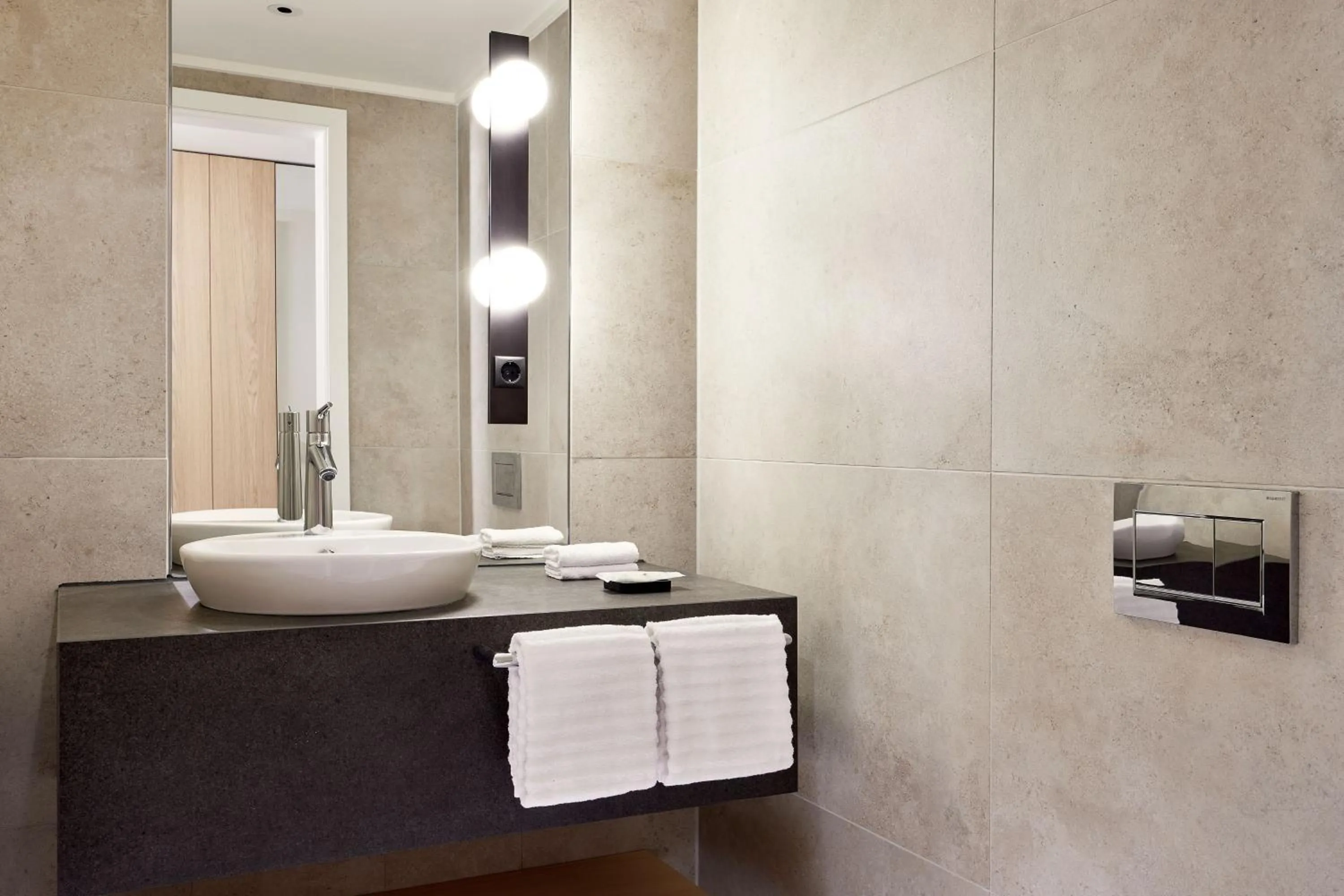 Photo of the whole room in The Westin Grand Frankfurt