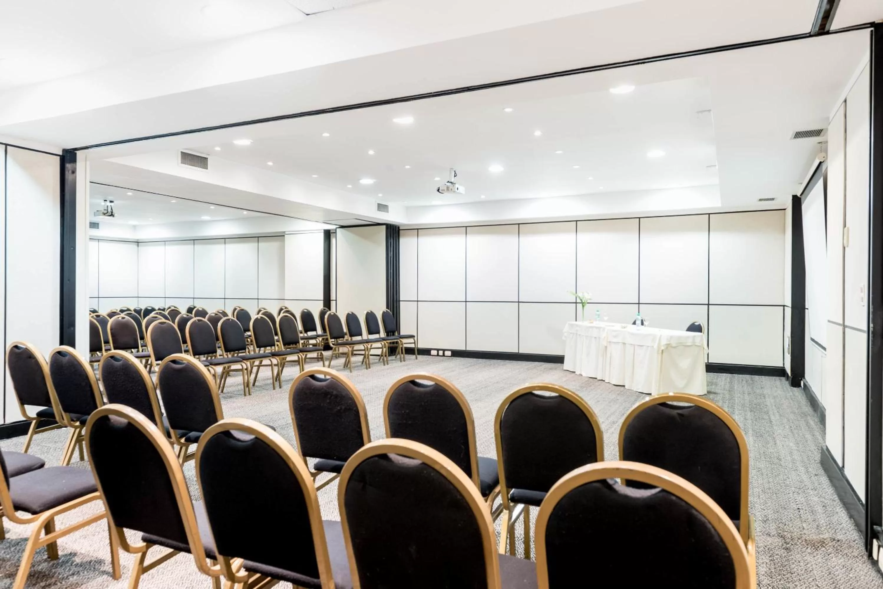 Meeting/conference room in Loi Suites Recoleta Hotel