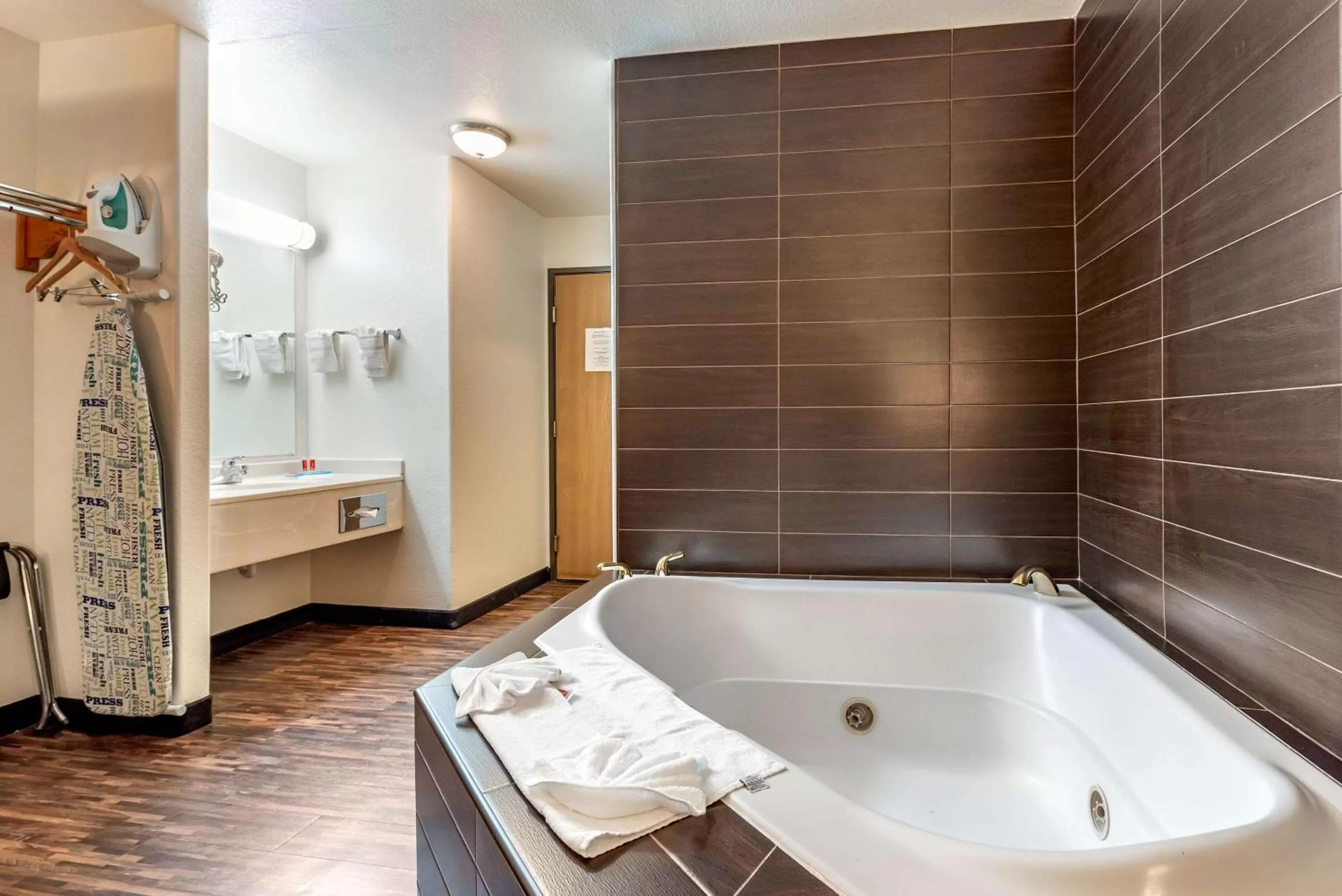 Photo of the whole room in Econo Lodge Pueblo North