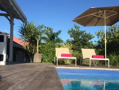 Day, Swimming Pool in Villa Cajou (Chambre d'hôtes chez l'habitant)