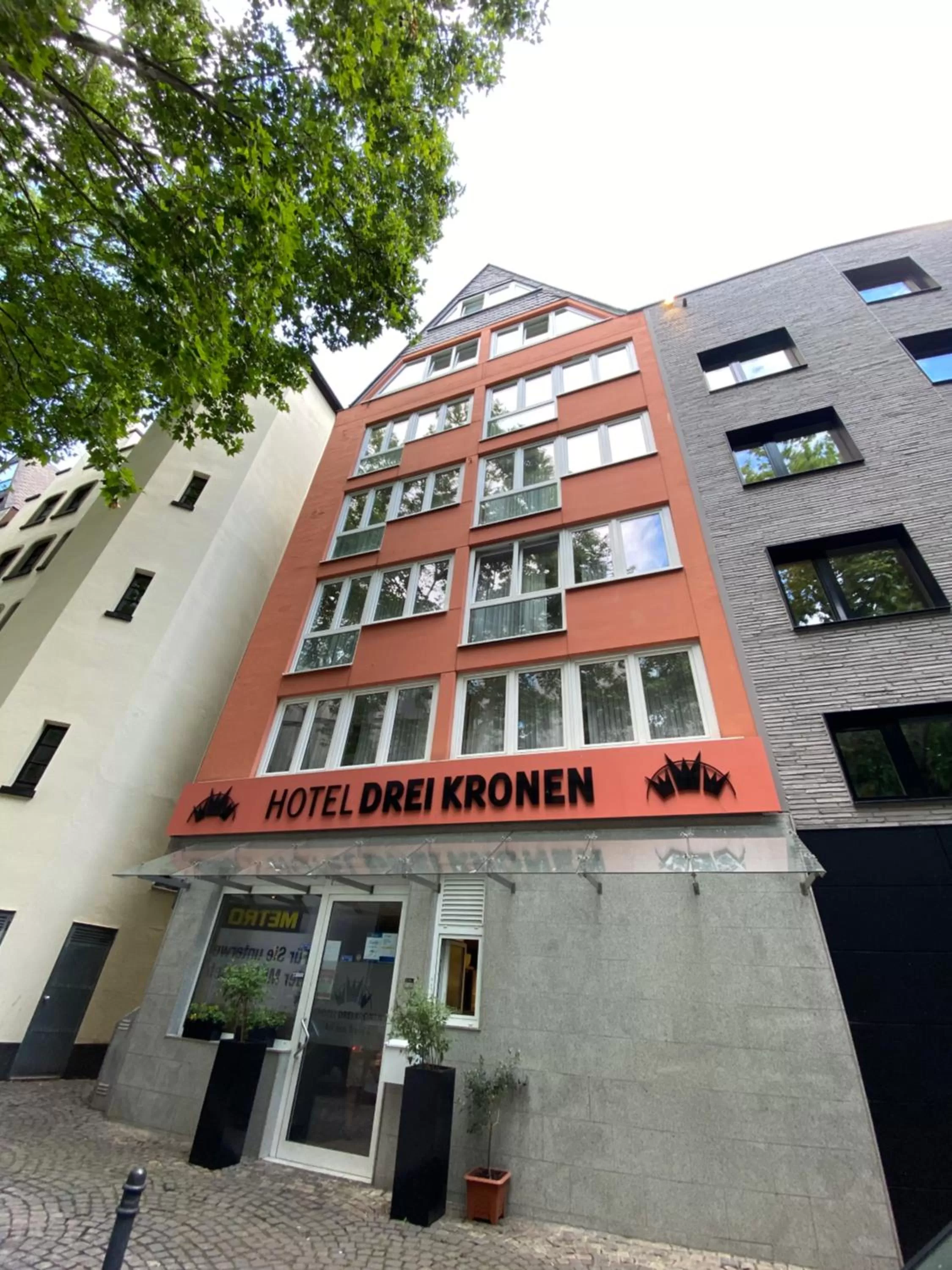 Property building in Hotel Drei Kronen