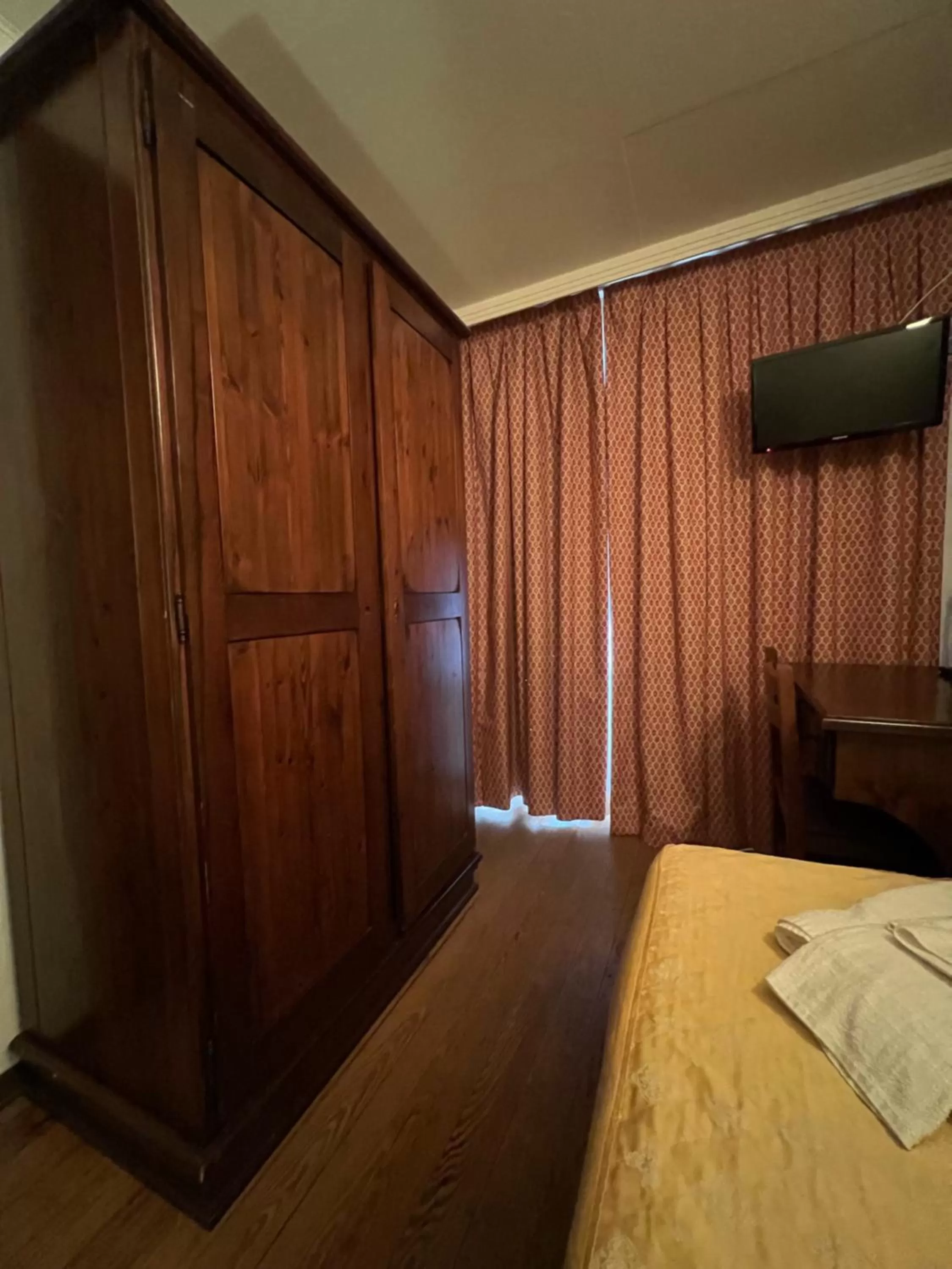 Bedroom, Bed in HG Hotel Italia