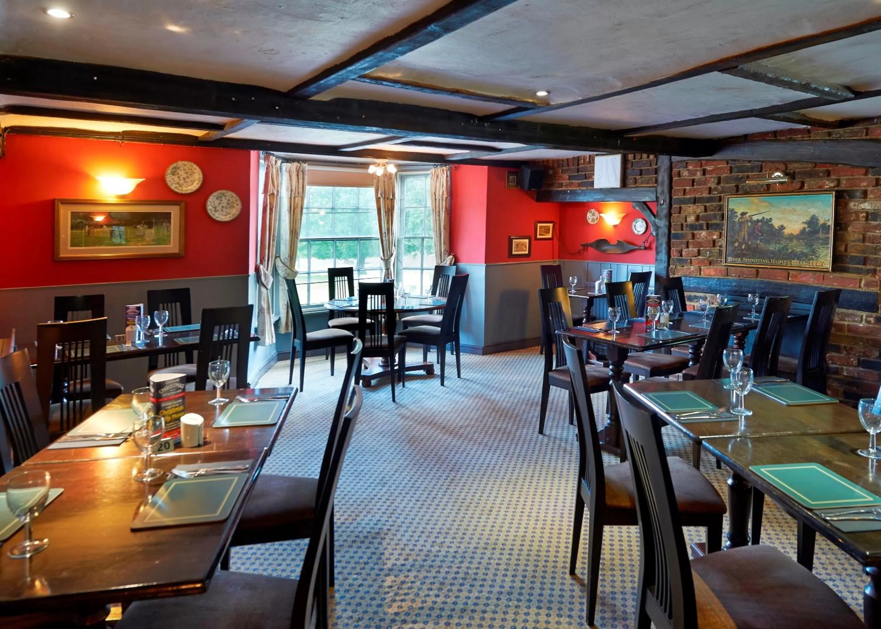 Restaurant/places to eat in Camden Arms Hotel