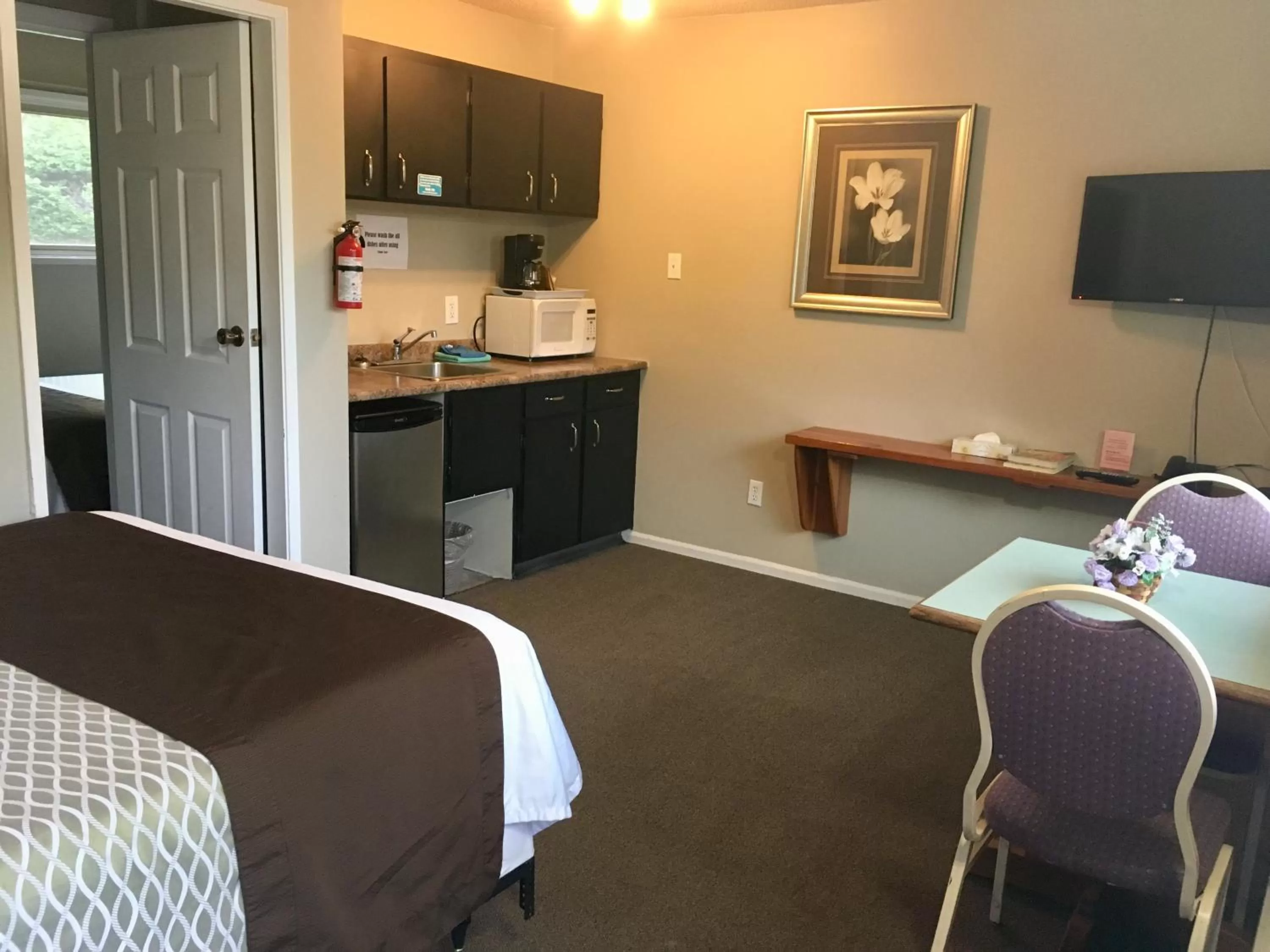 Fuller Lake Chemainus Motel