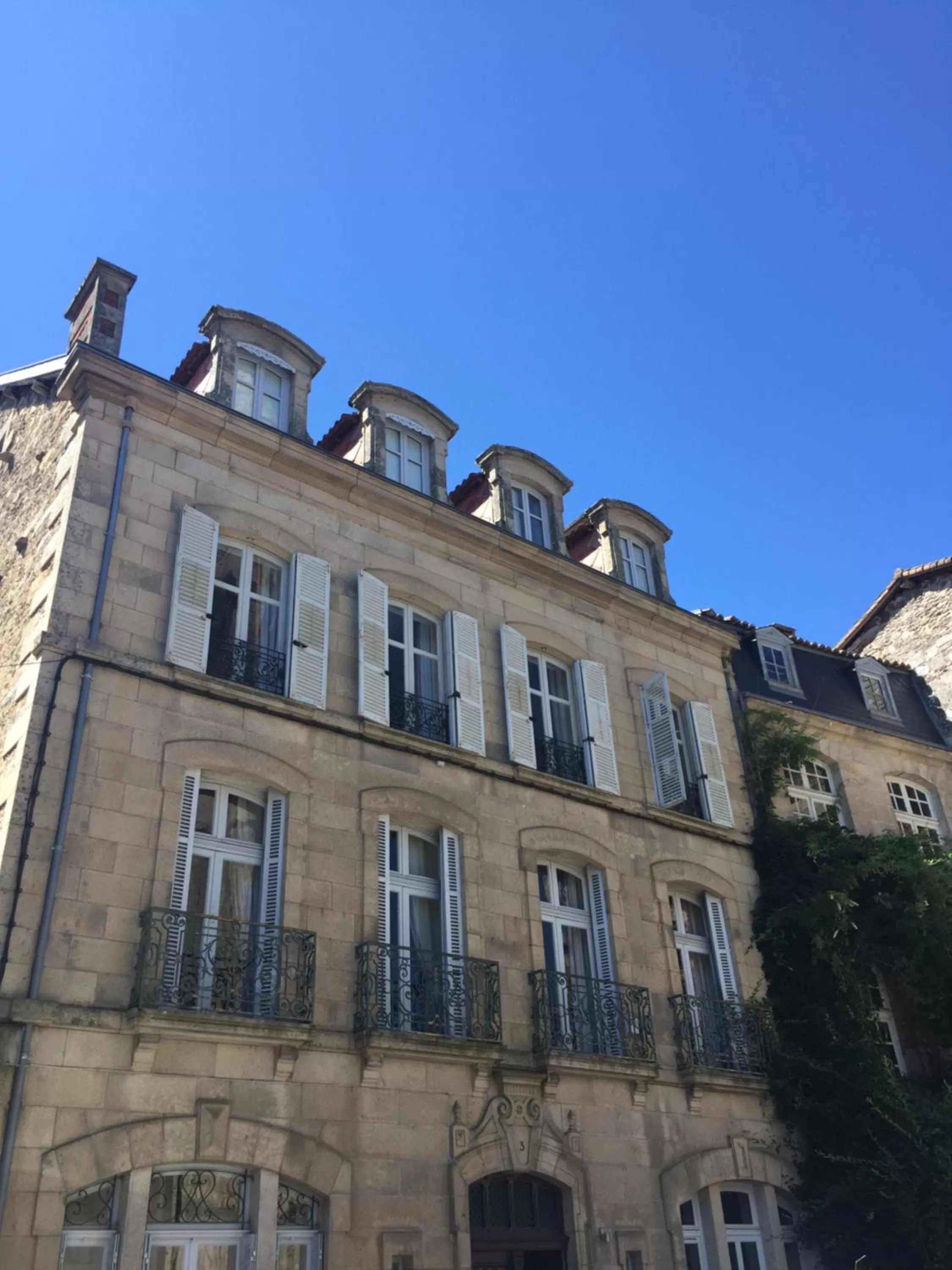Property building in Le Jardin des Lys