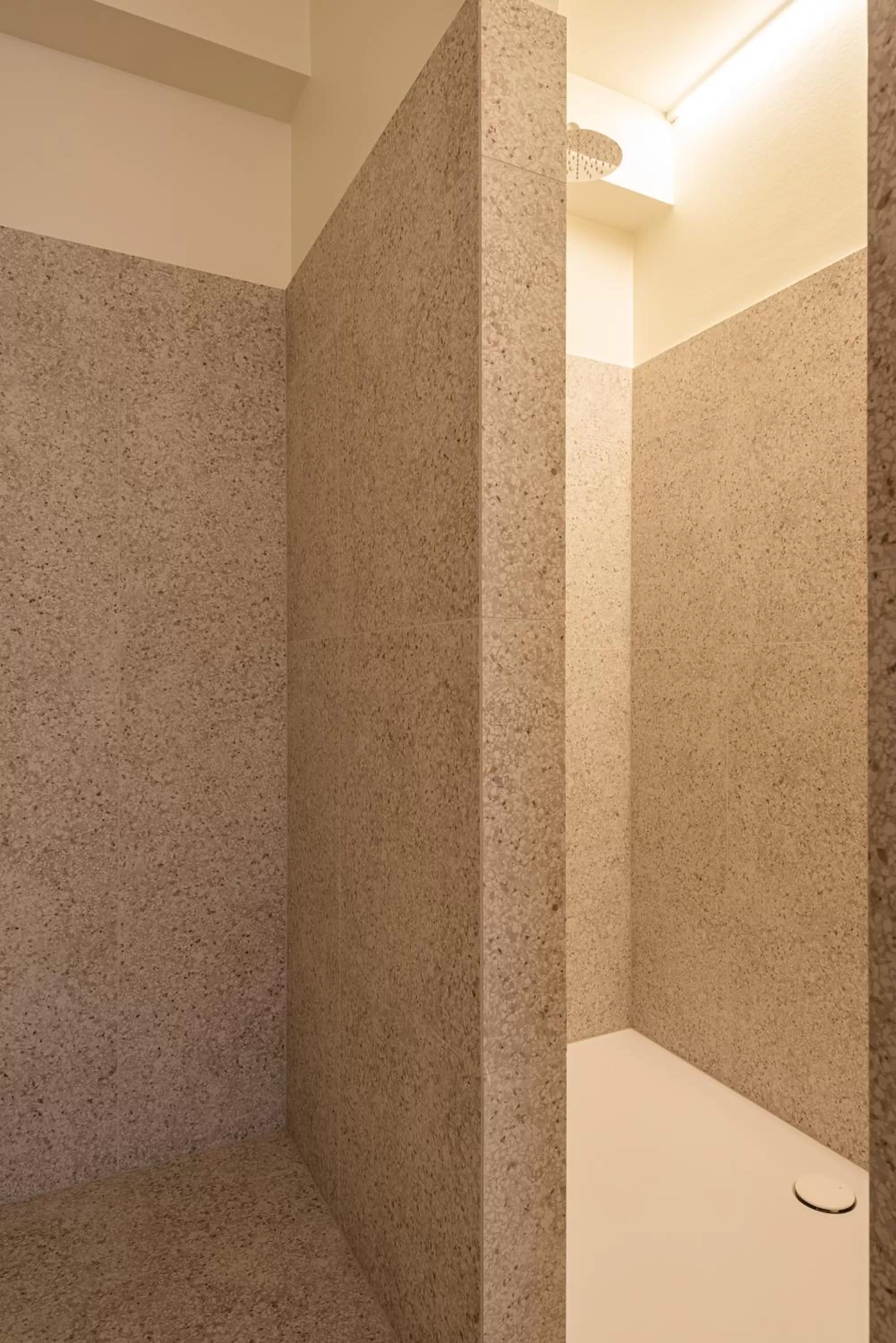 Shower in Gepetto's - Beautiful stay in the Historic centre of Ghent -