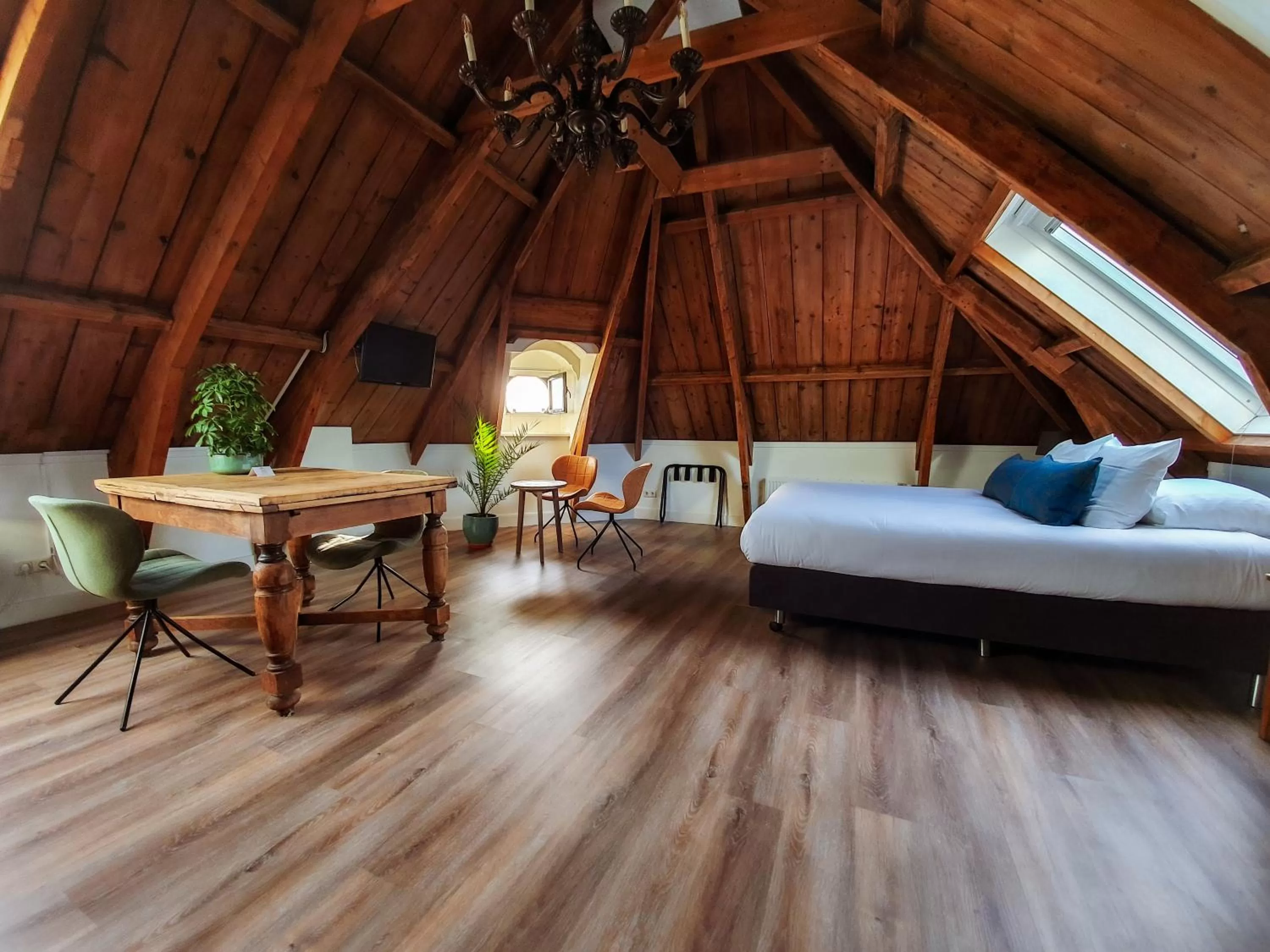 Photo of the whole room, Seating Area in Hotel Anne-Klare