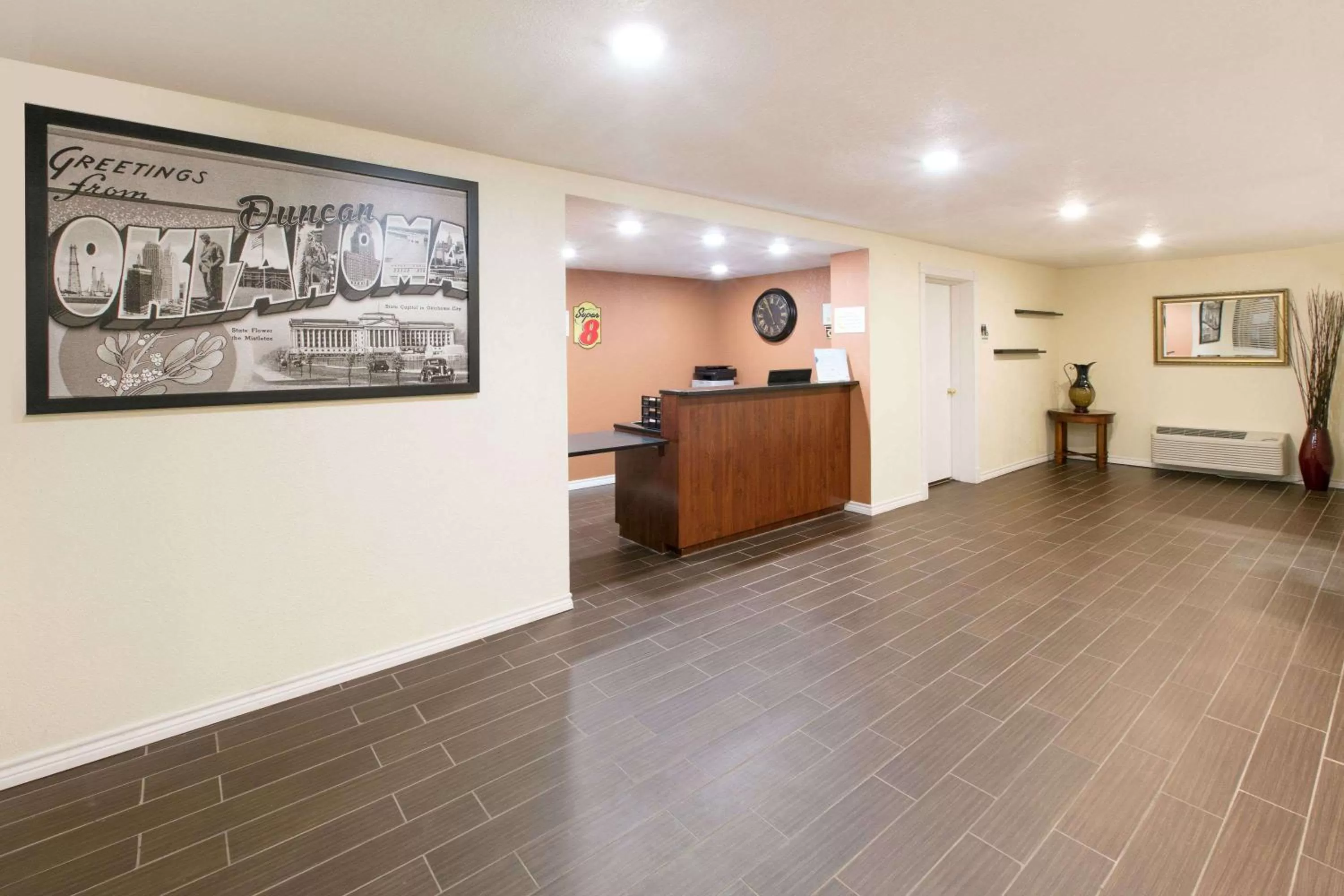 Lobby or reception in Super 8 by Wyndham Duncan