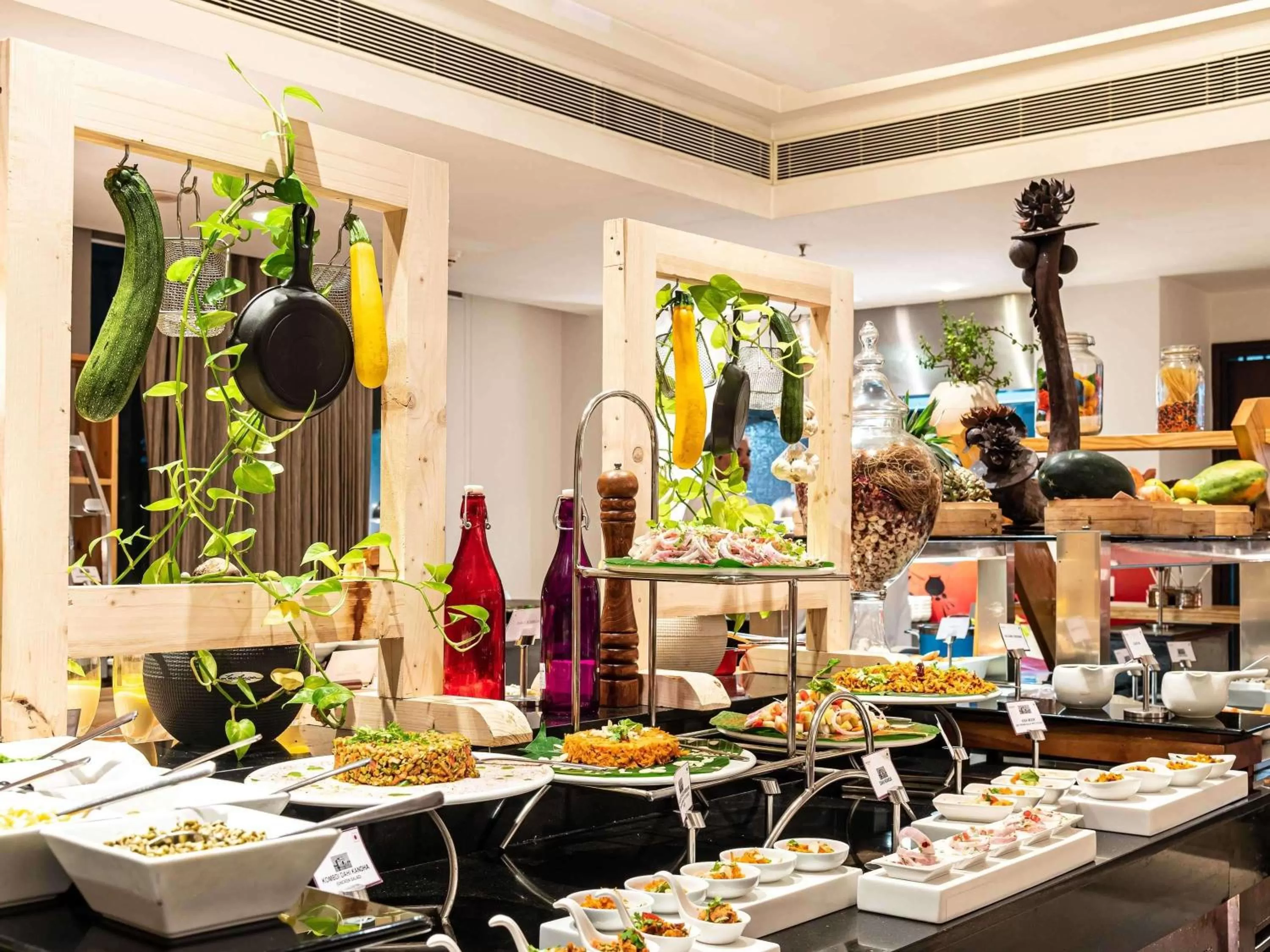 Restaurant/places to eat in Mercure Hyderabad KCP Banjara Hills, An Accor Hotel