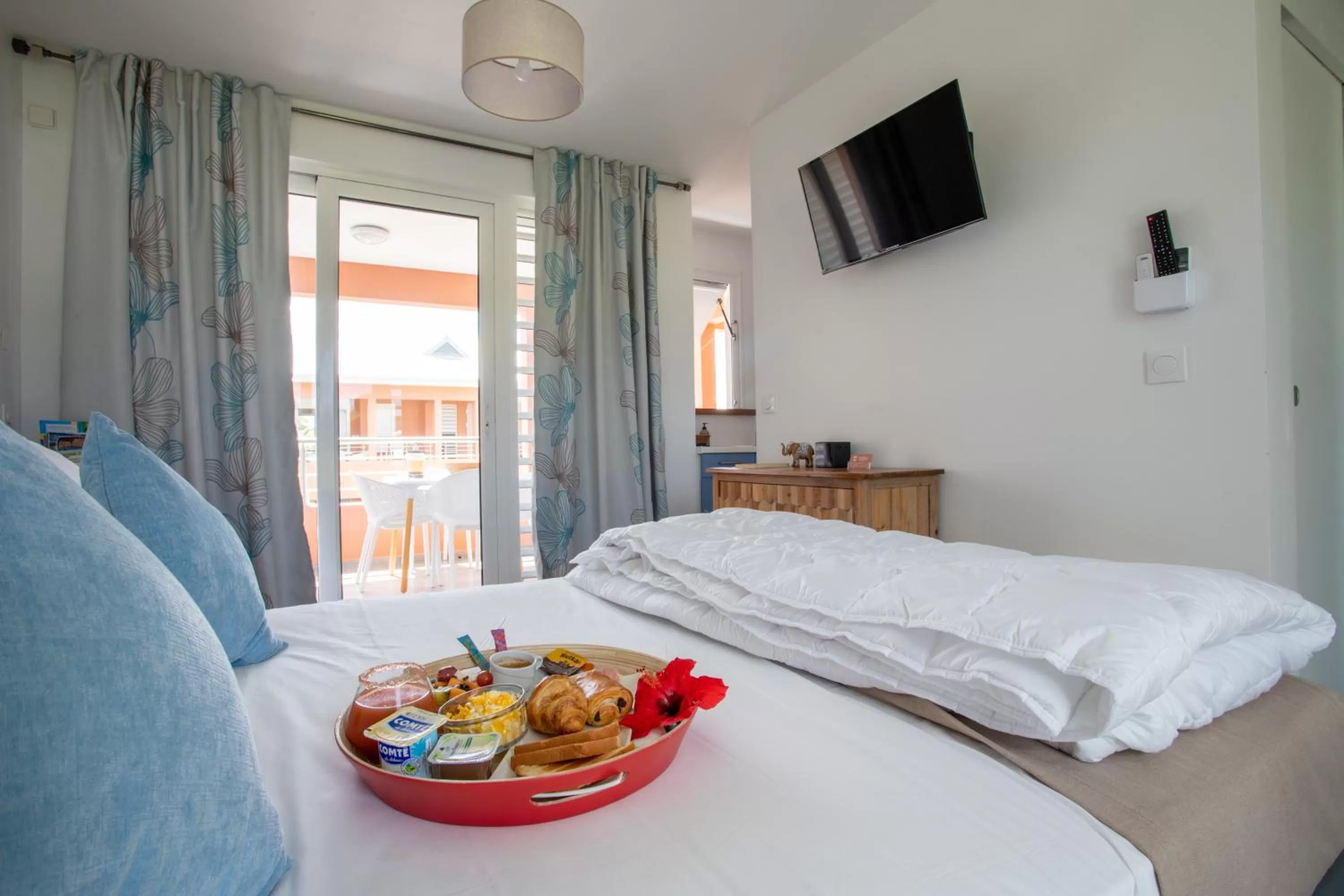 Bed in Hôtel Guadeloupe Palm Suites