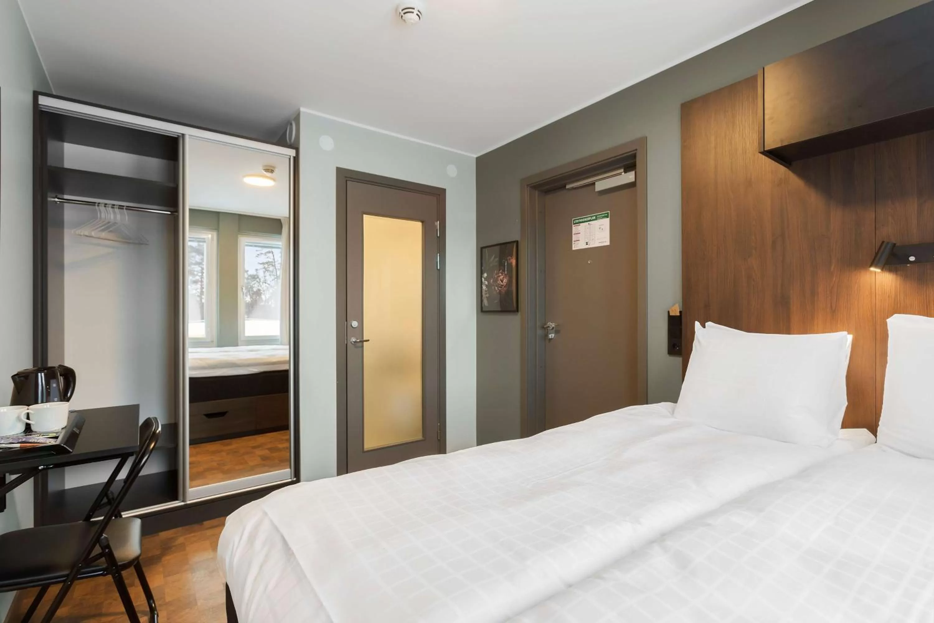 Bedroom, Bed in Sure Hotel Studio by Best Western Bromma