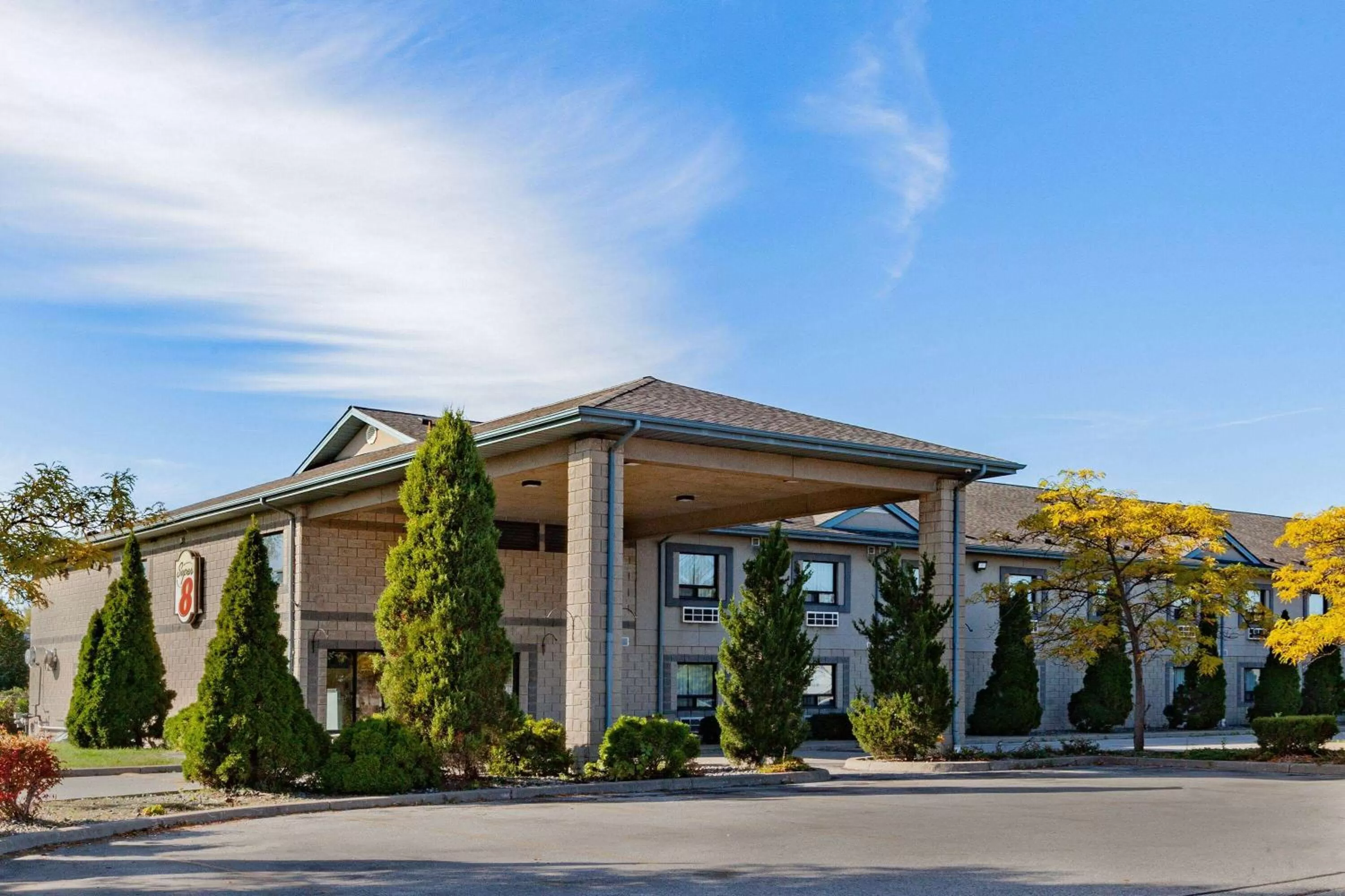 Property building in Super 8 by Wyndham Ambassador Bridge Windsor ON