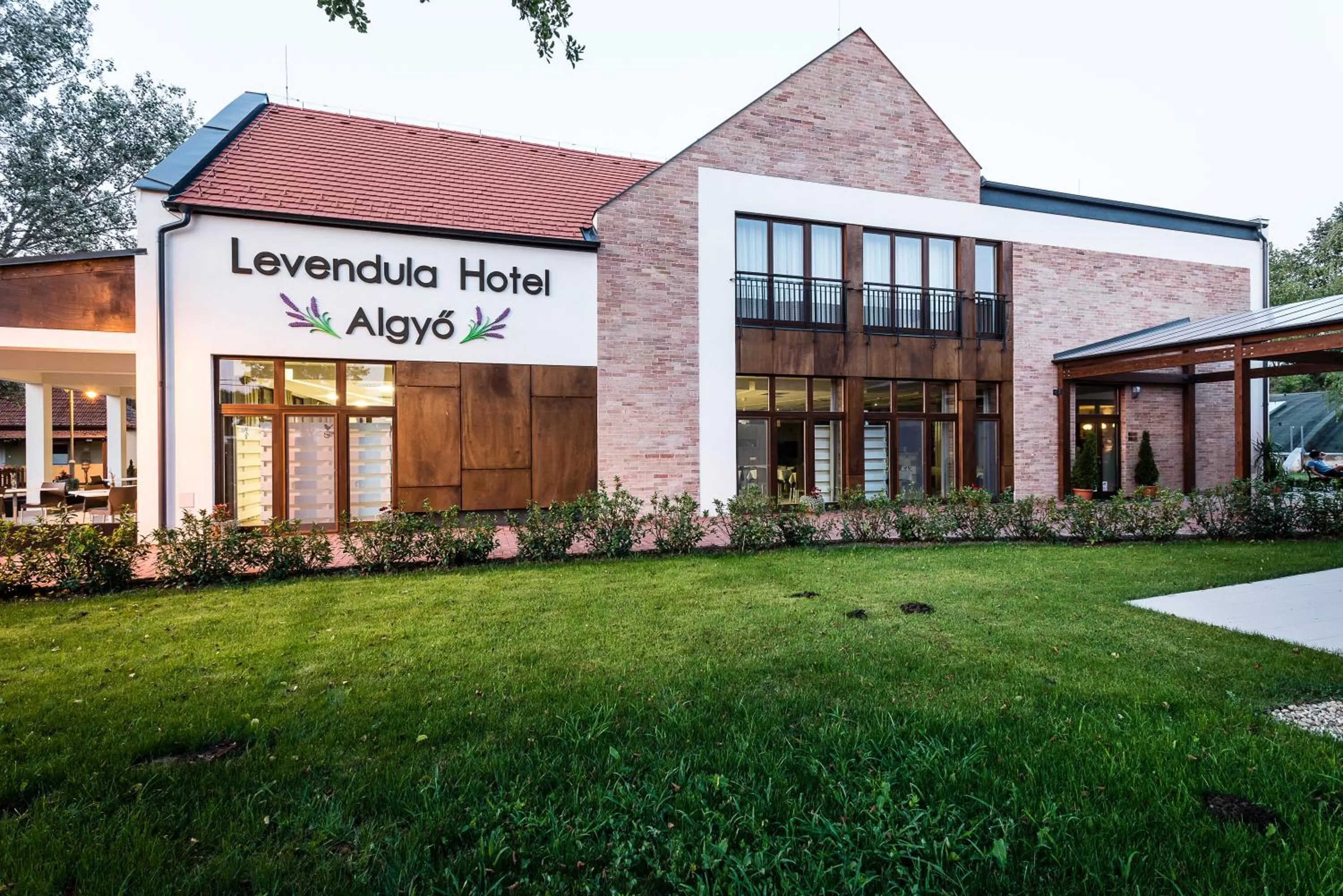 Garden, Property Building in Levendula Hotel