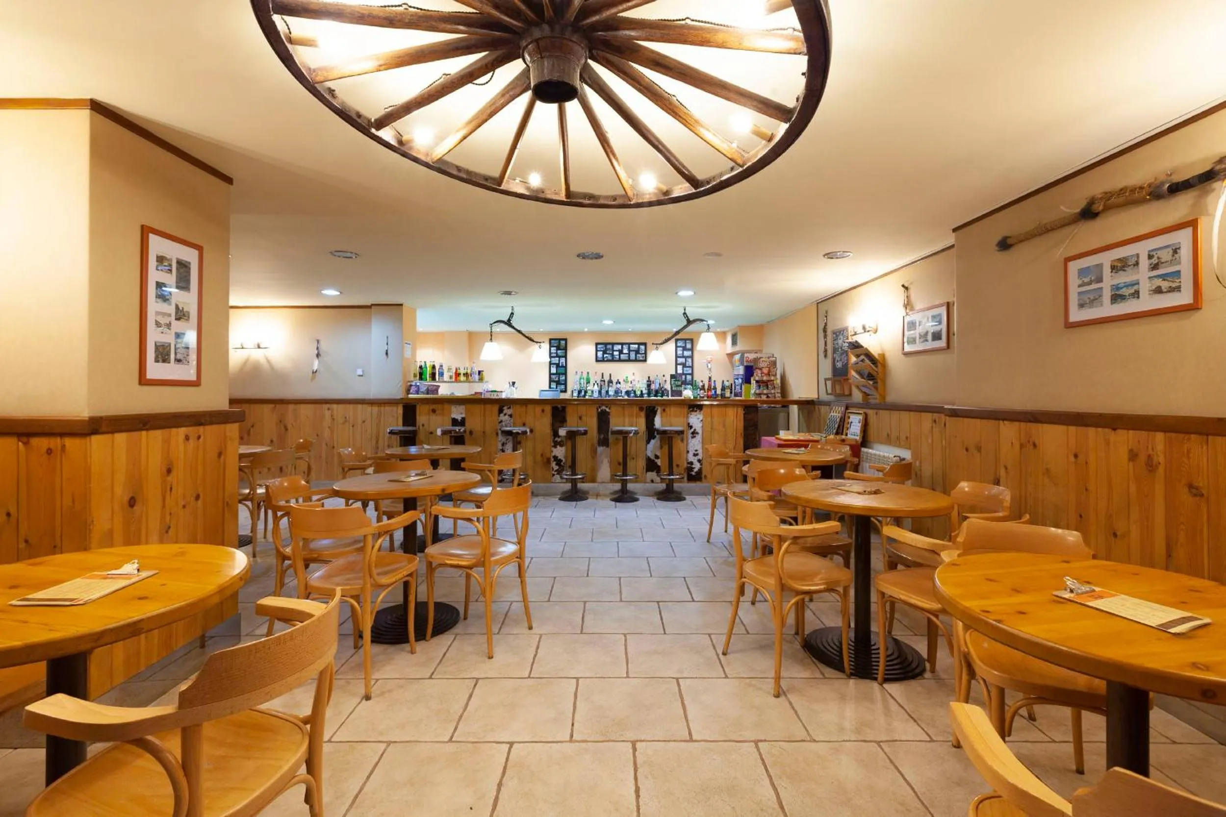 Lounge or bar, Restaurant/Places to Eat in Wuau! Hotel Segle XX