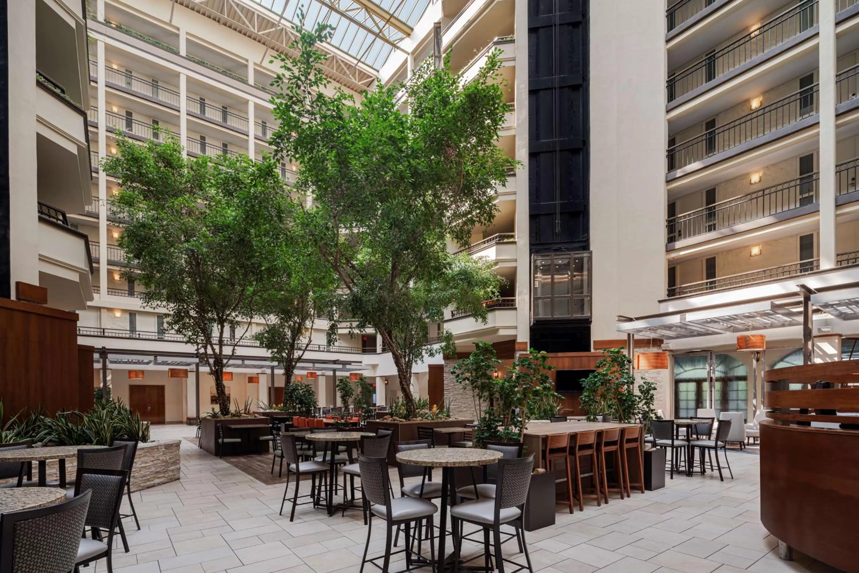 Lobby or reception in Embassy Suites by Hilton Nashville Airport