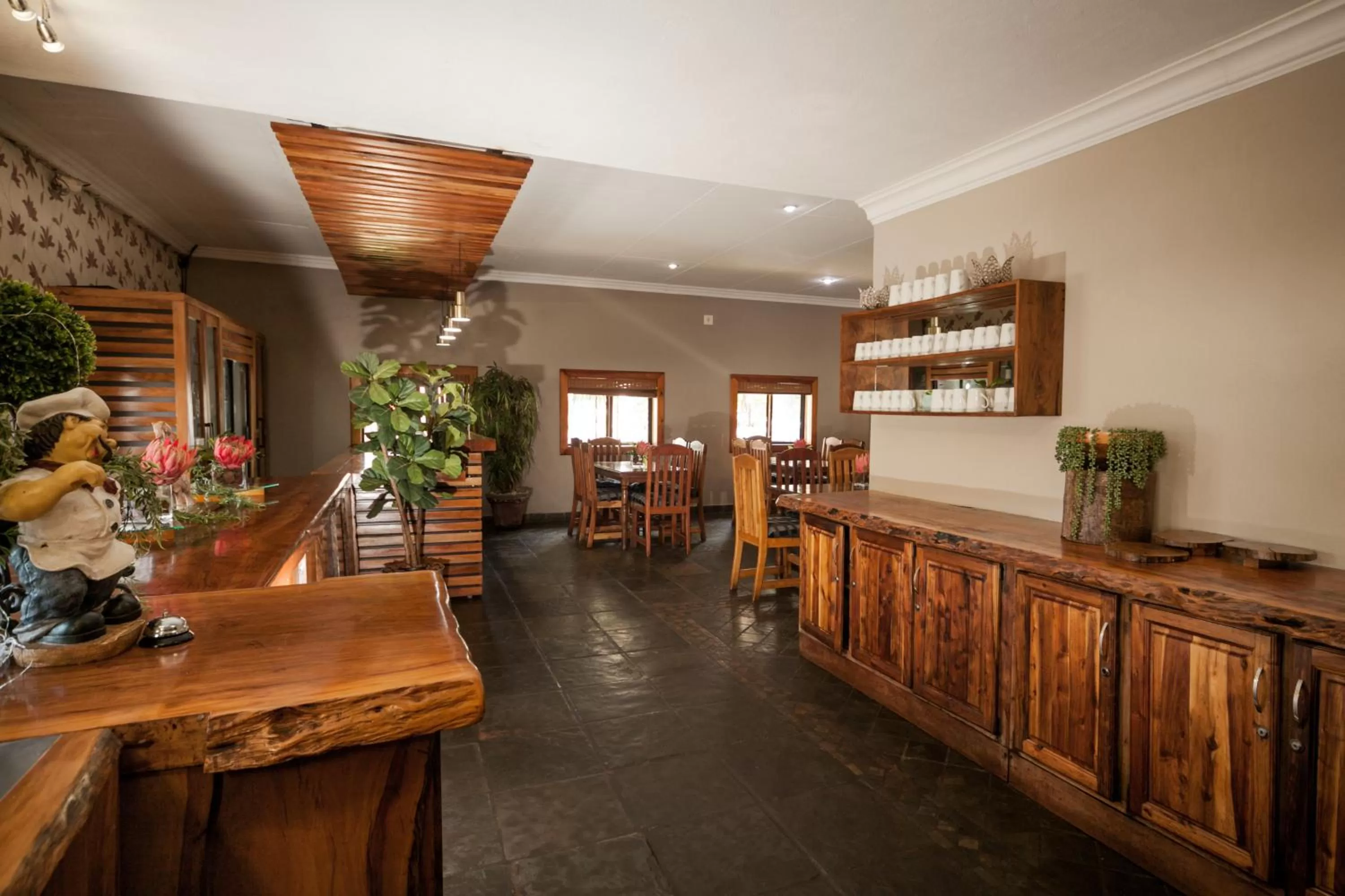 Restaurant/places to eat in Ivory Tusk Lodge