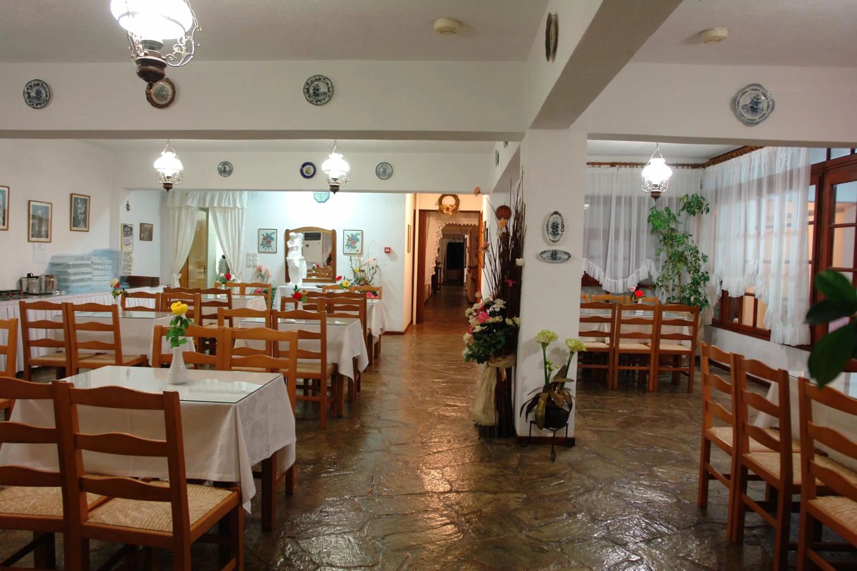 Restaurant/places to eat in Afroditi
