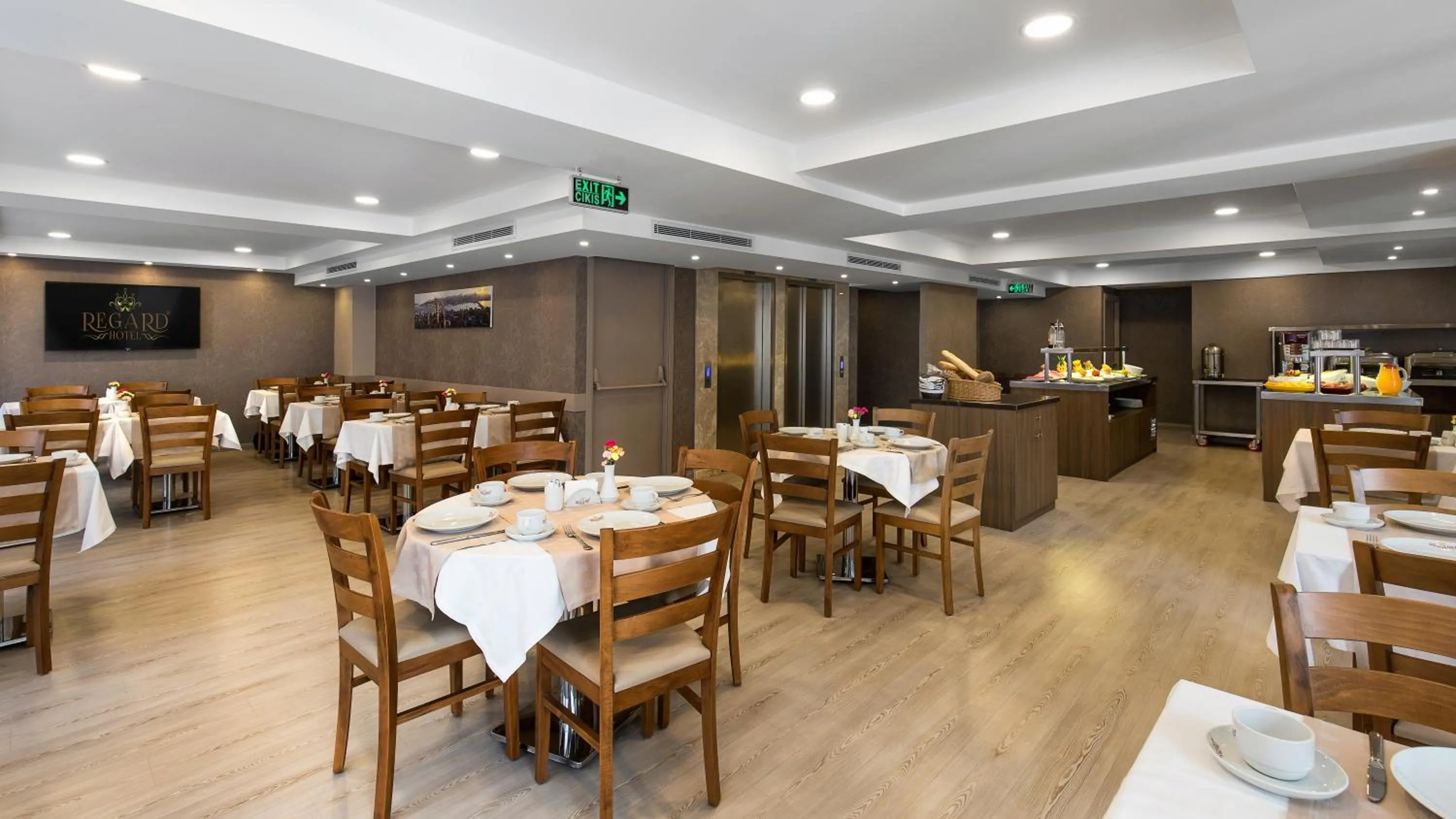 Buffet breakfast in Regard Hotel