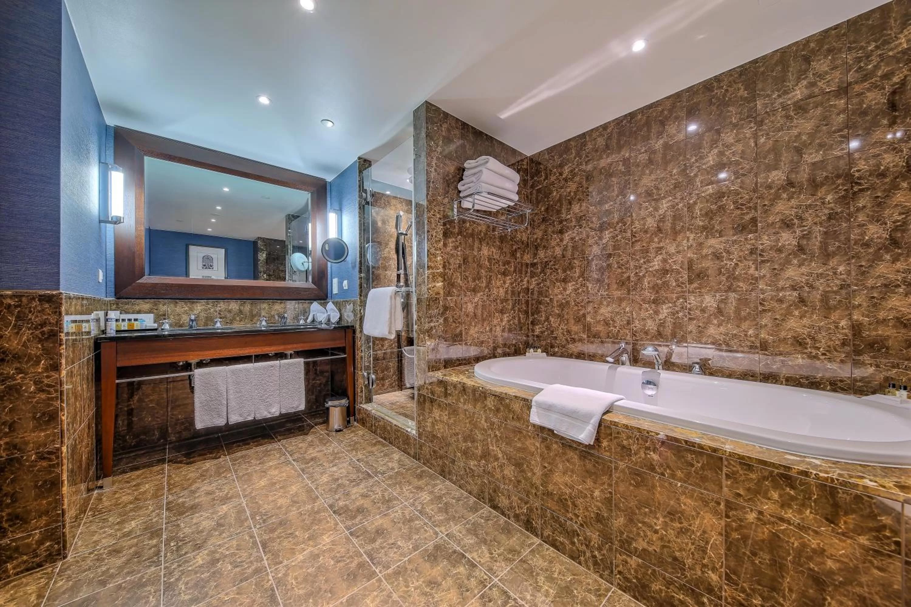 Photo of the whole room in InterContinental Warszawa by IHG