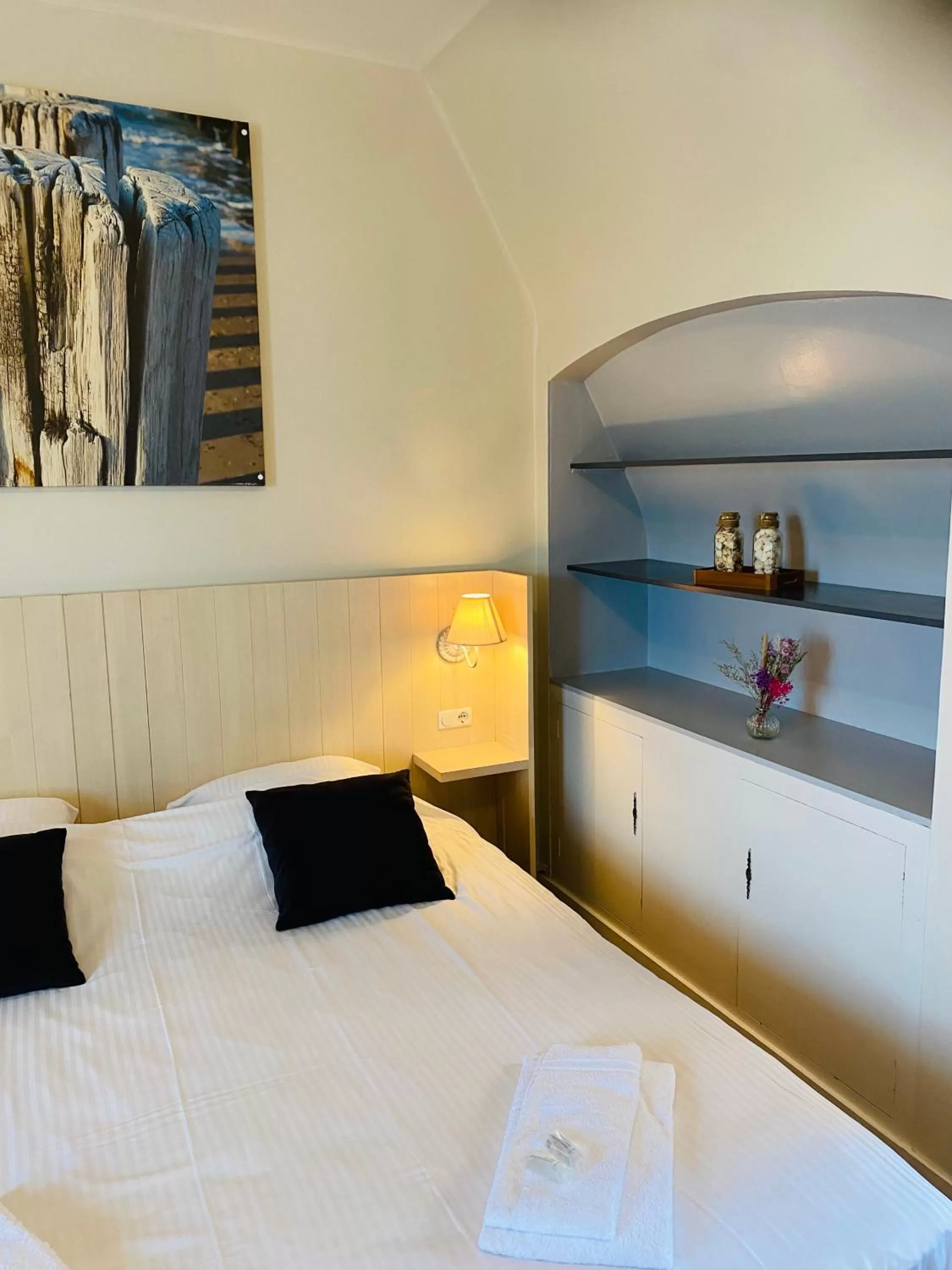 Bedroom, Bed in Villa La Dune - Ontbijt & parking inclusief