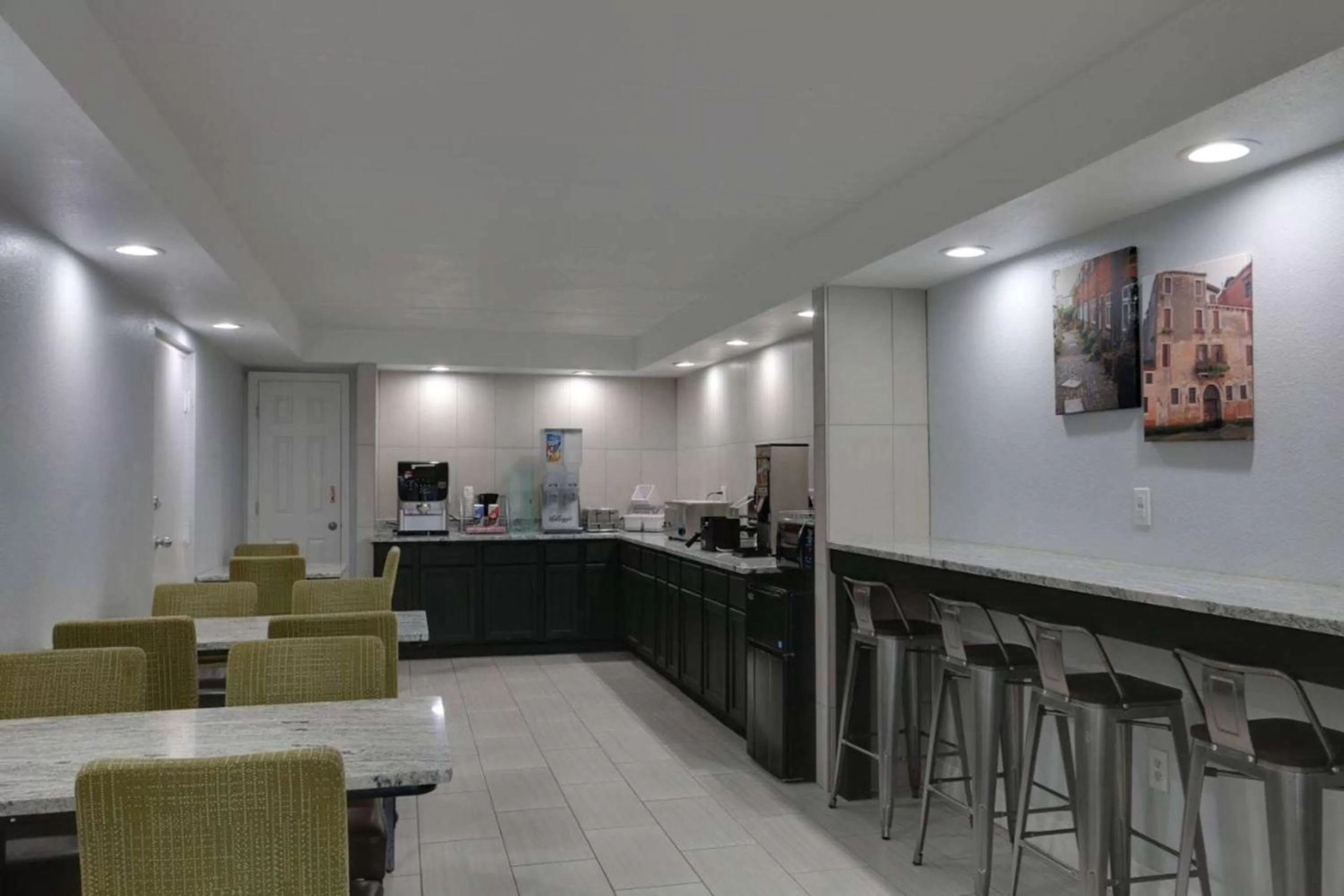 Restaurant/places to eat in Baymont by Wyndham Ridgeland I-95