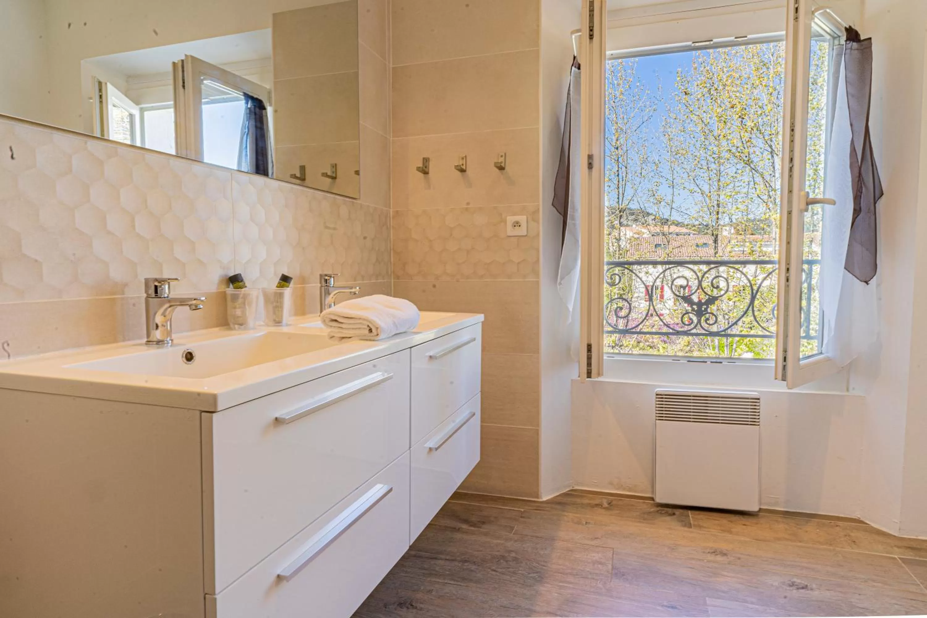 Property building in Domaine de l'Aufrene