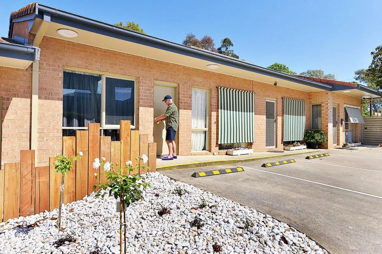 Facade/entrance in Cranbourne Motor Inn