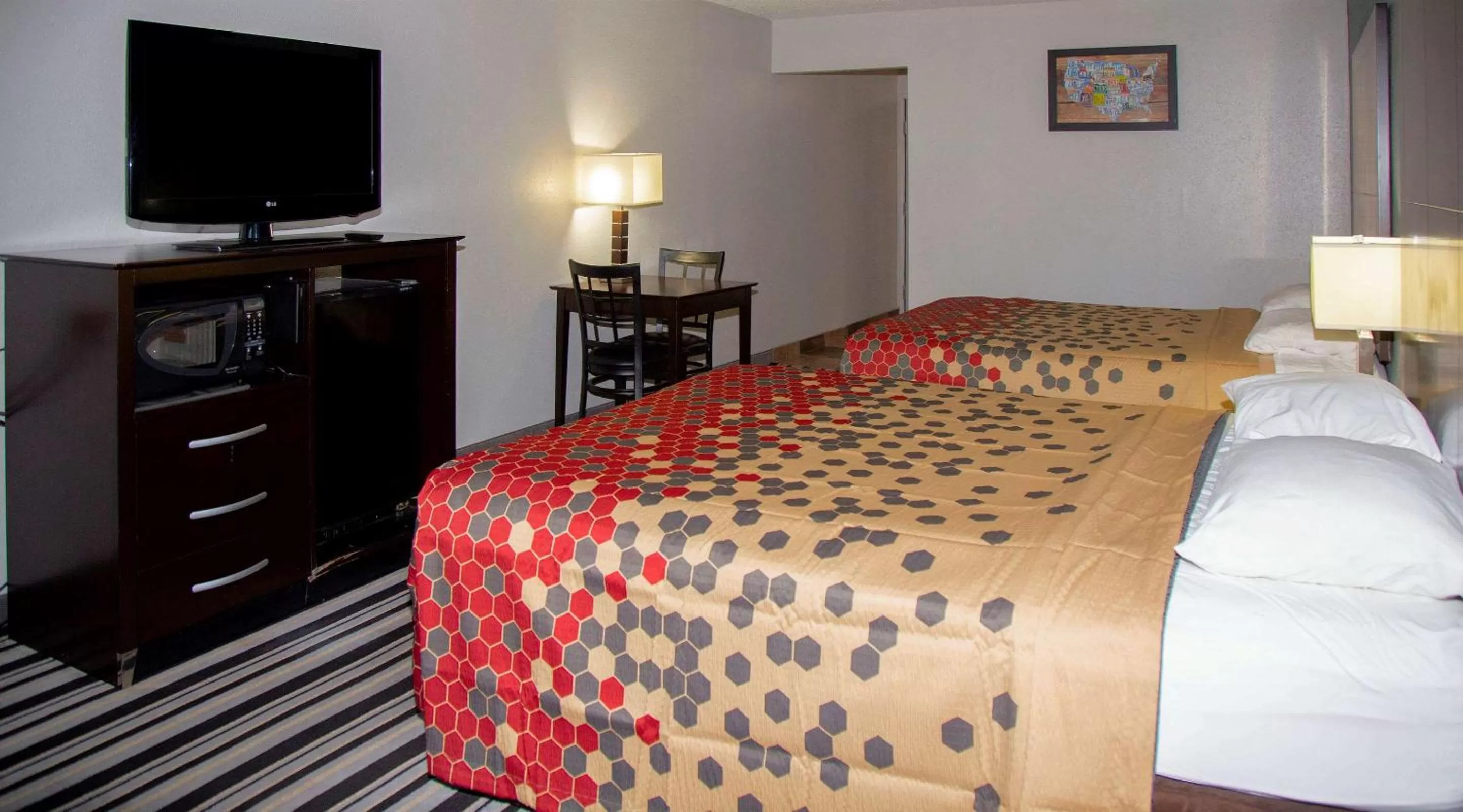 Photo of the whole room, Bed in Econo Lodge Ardmore